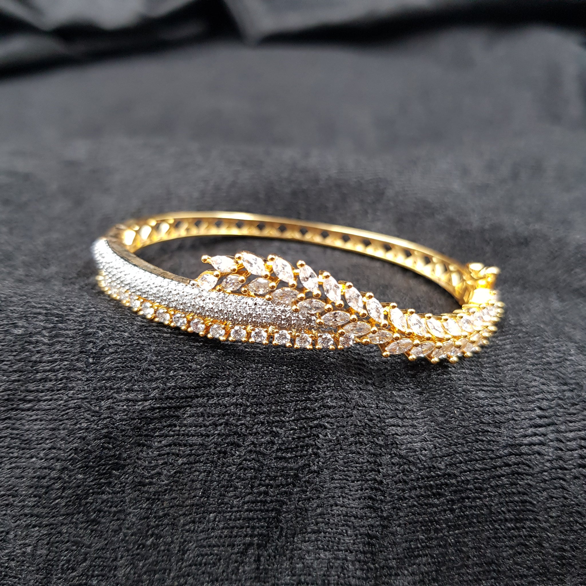 Zircon/AD Bracelet 11331-68