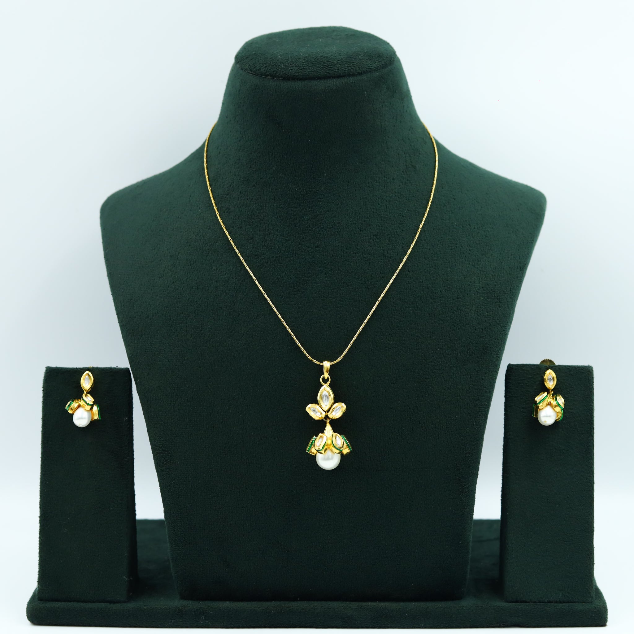 White Kundan Pendant Set 13700-0771