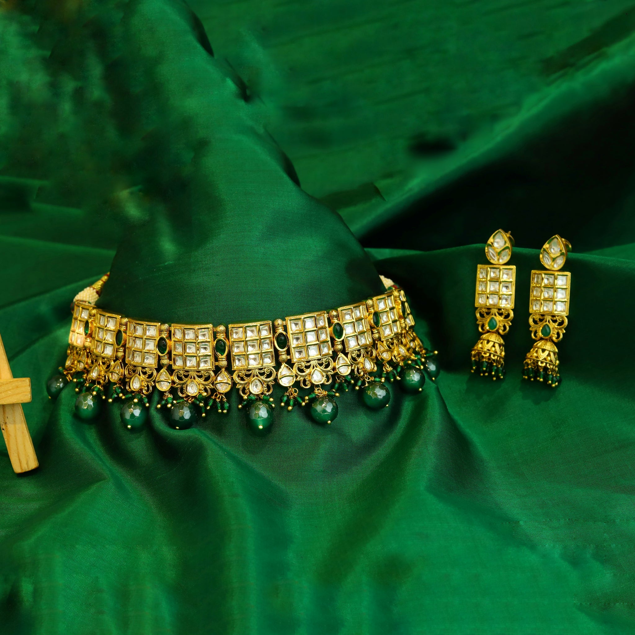 Green Kundan Necklace Set 8803-2862