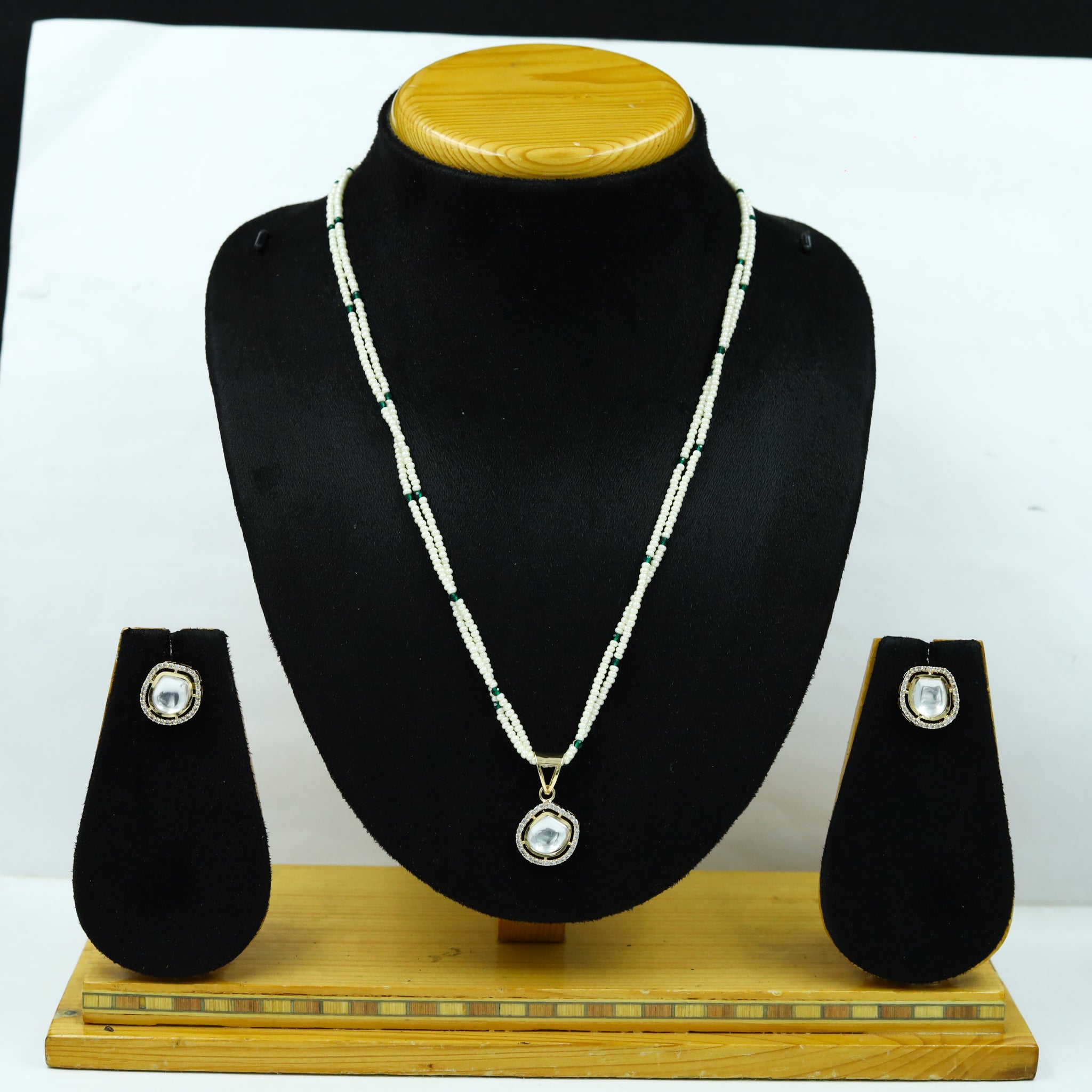 Light Kundan Pendant Set 12899-31