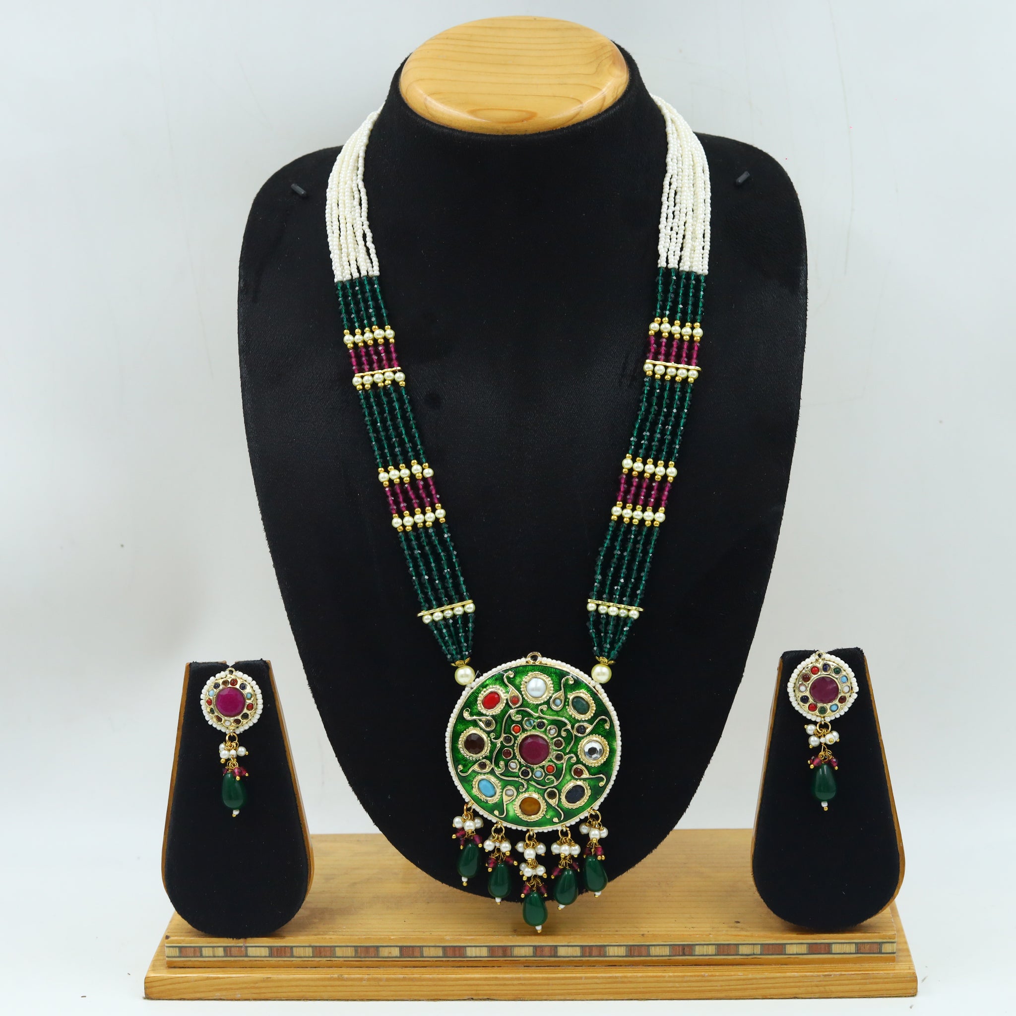 Medium Kundan Pendant Set 10910-42