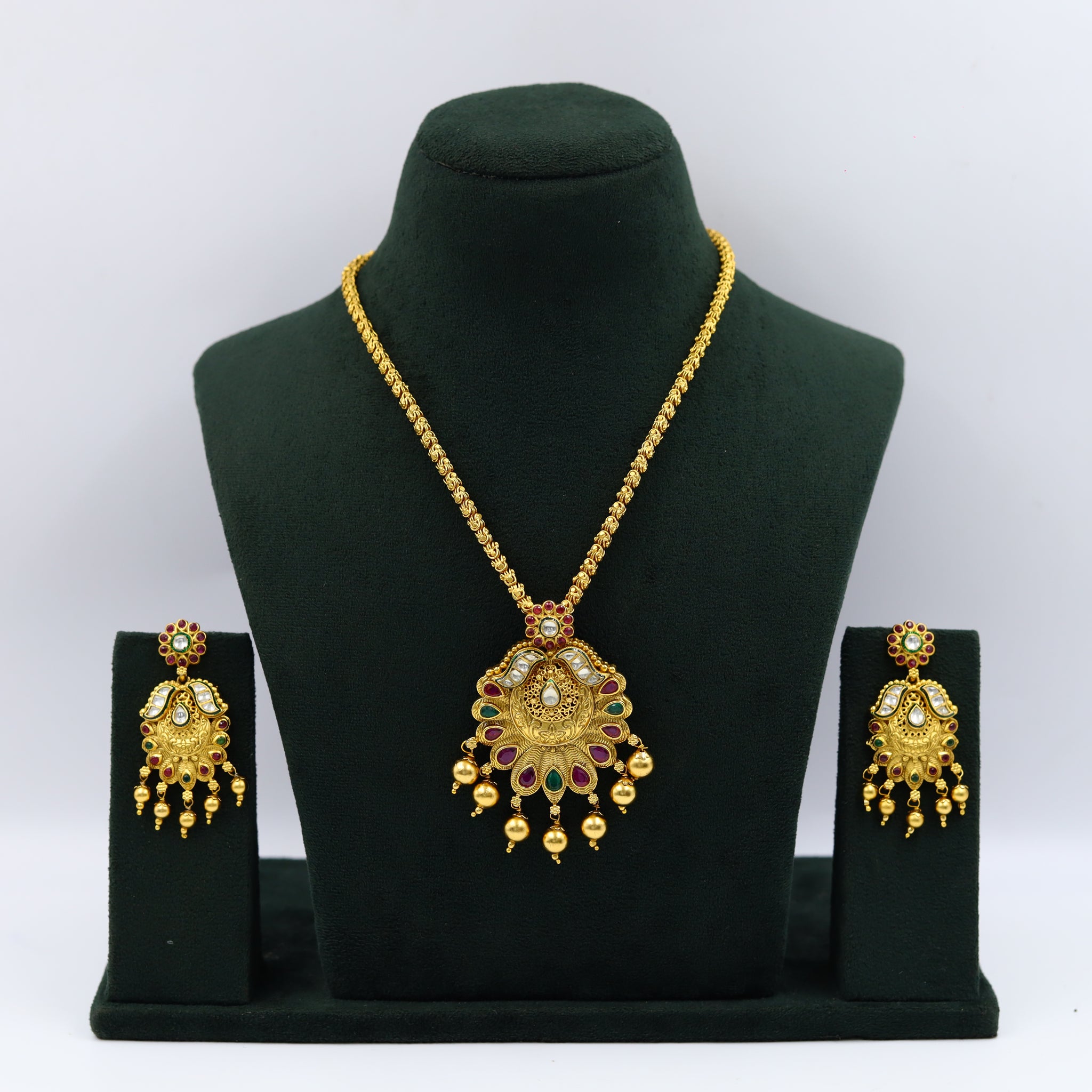 Ruby Green Antique Gold Finish Pendant Set