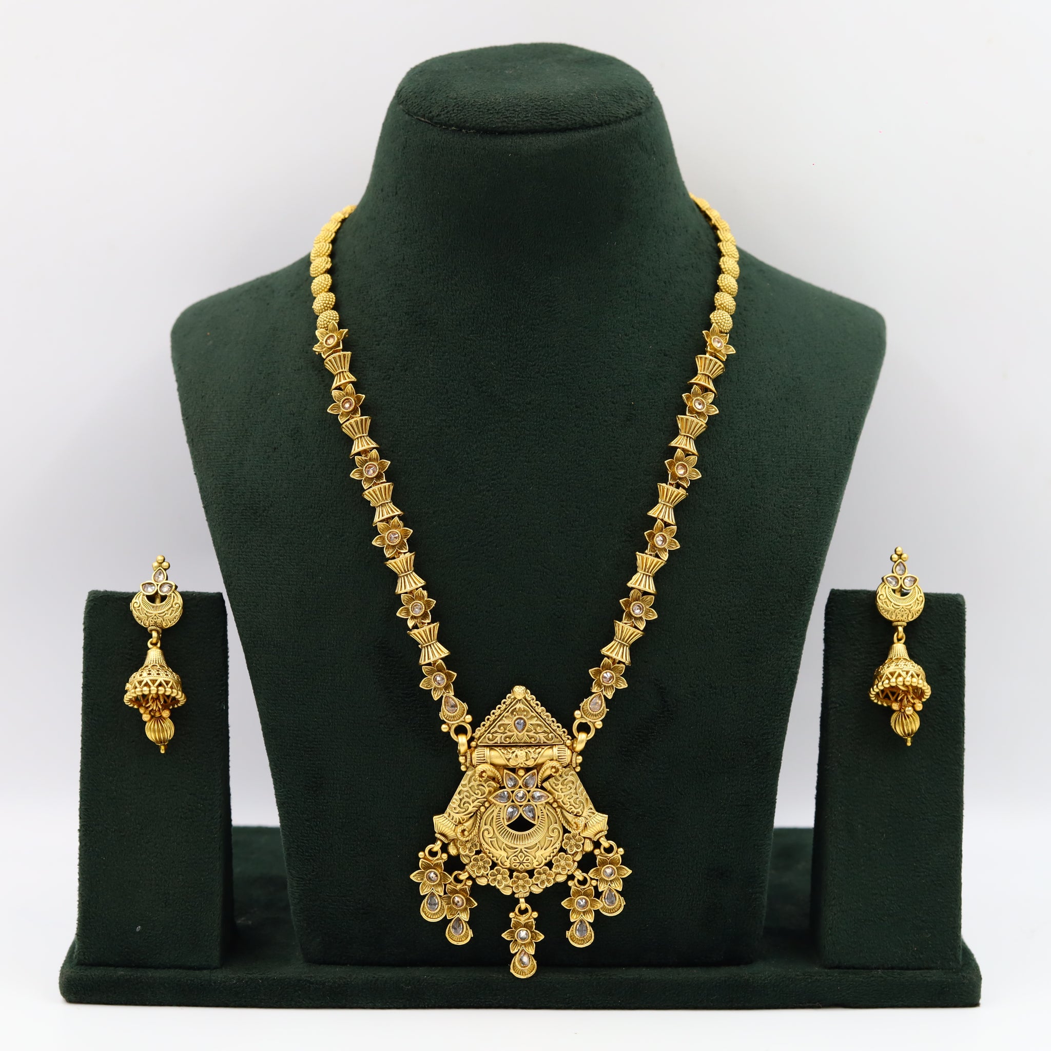 Gold Gold Look Necklace Set