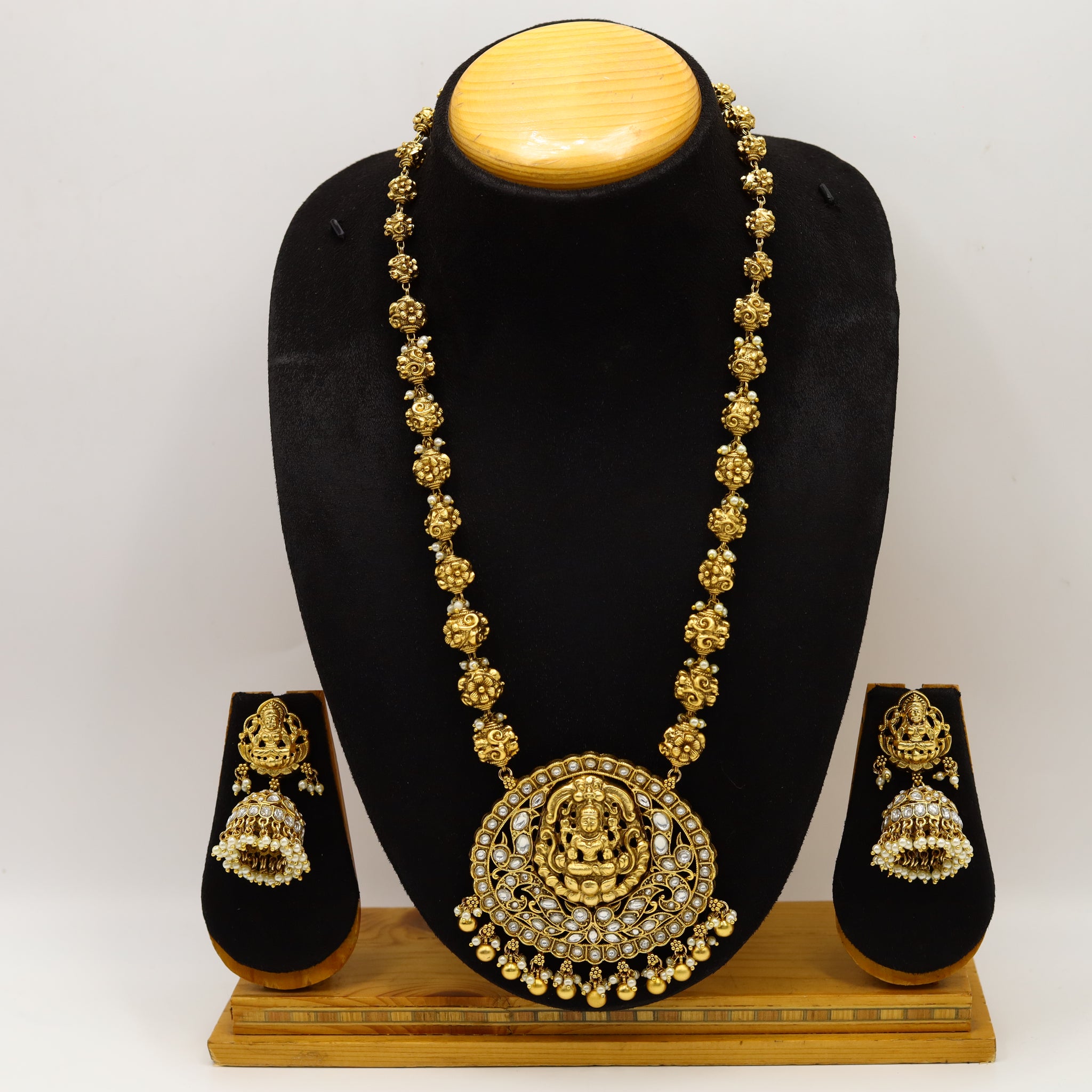 Antique Gold Plated Heavy Temple Pendant Set 9985-28