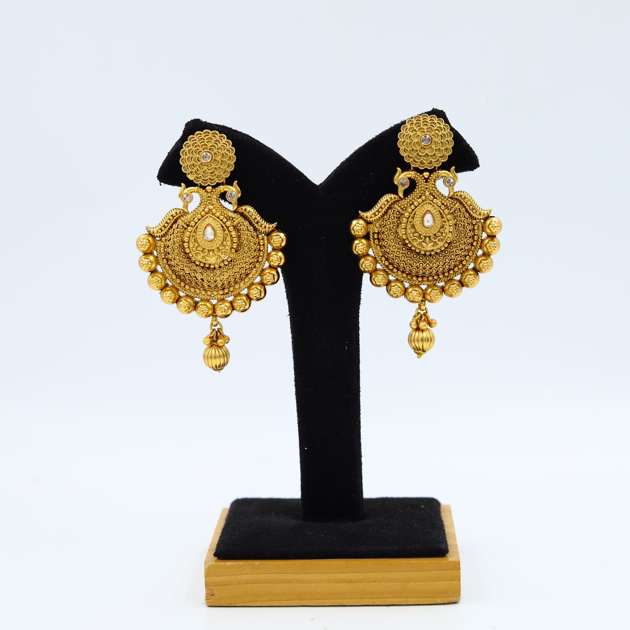 Gold Gold Look Earring