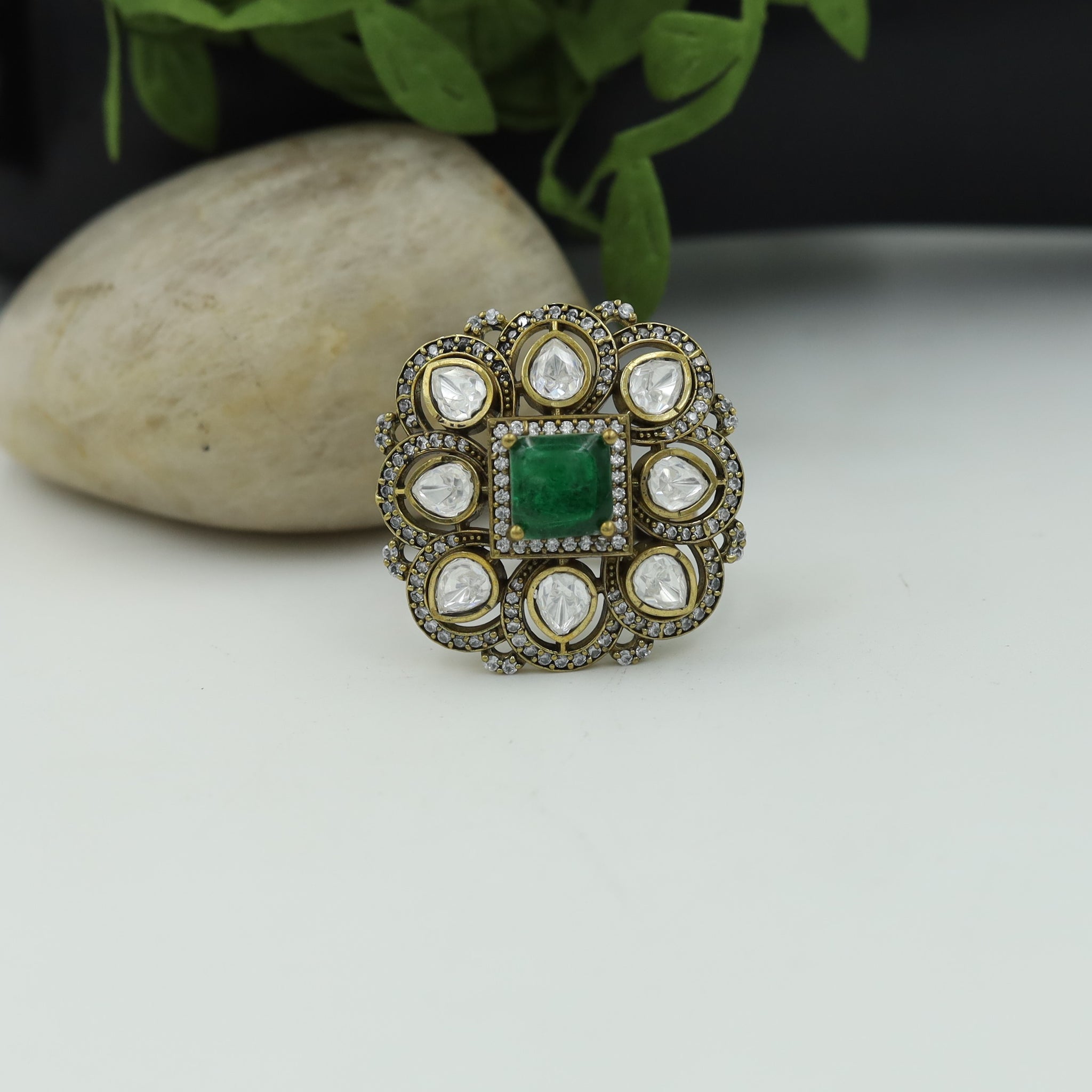 Kundan Ring 12833-68