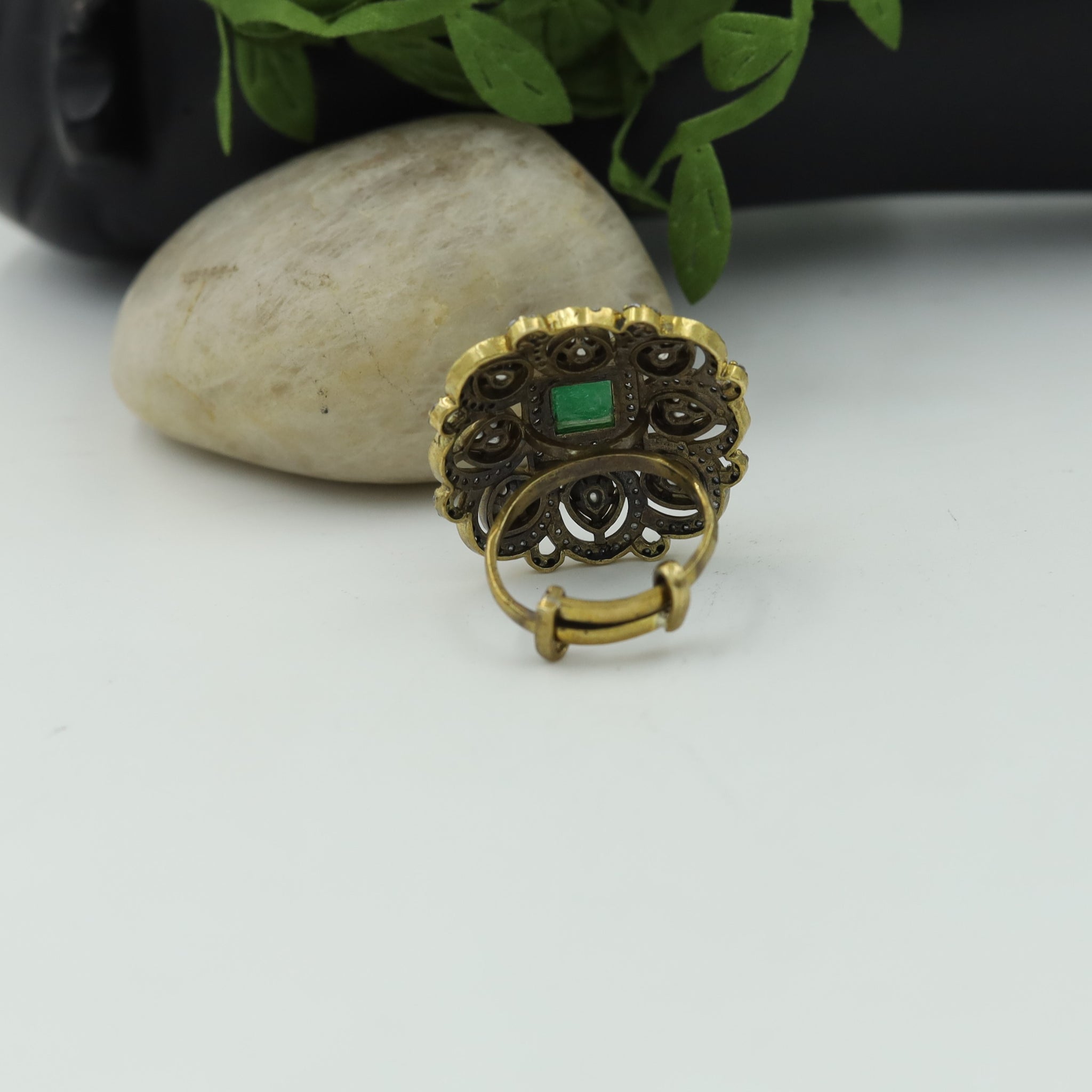 Kundan Ring 12833-68