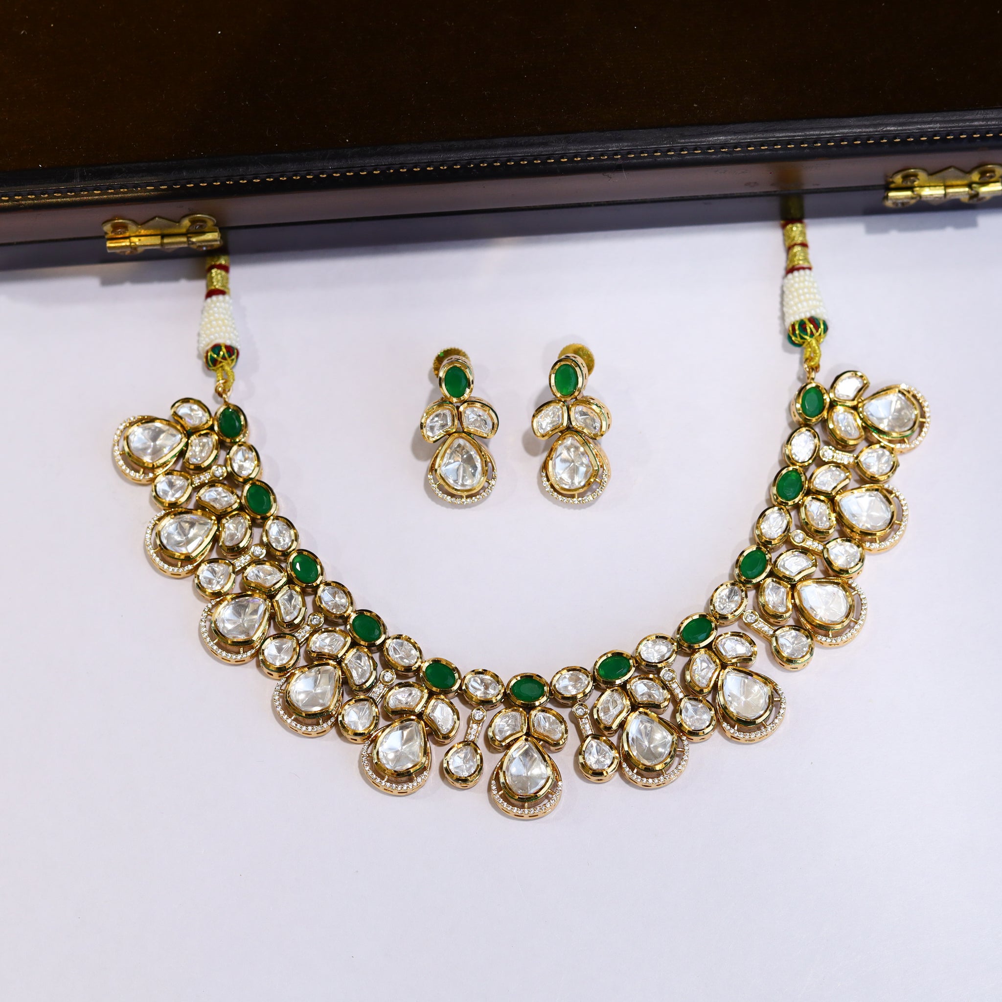 Round Neck Kundan Necklace Set 13964-68