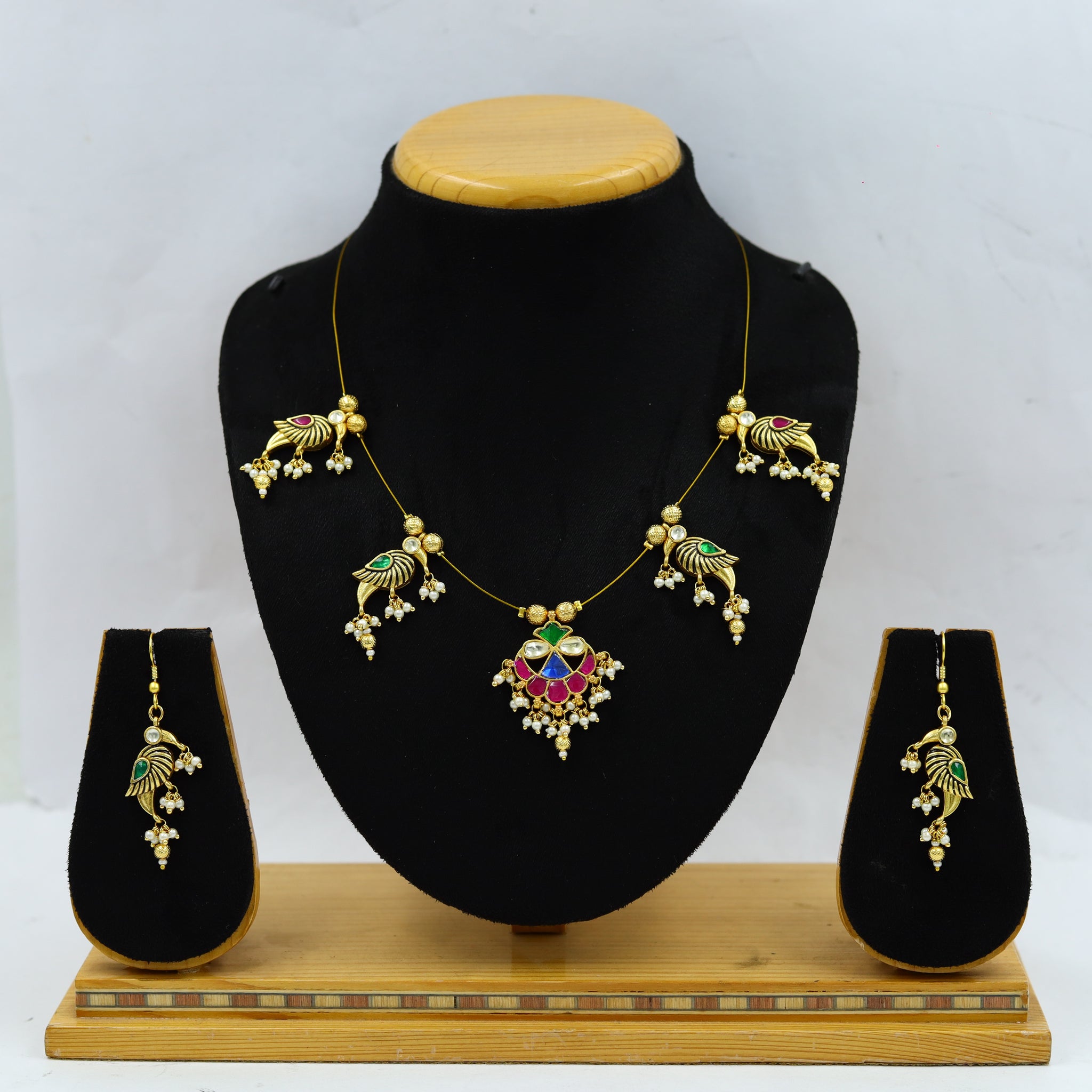 Round Neck Kundan Necklace Set 14285-56