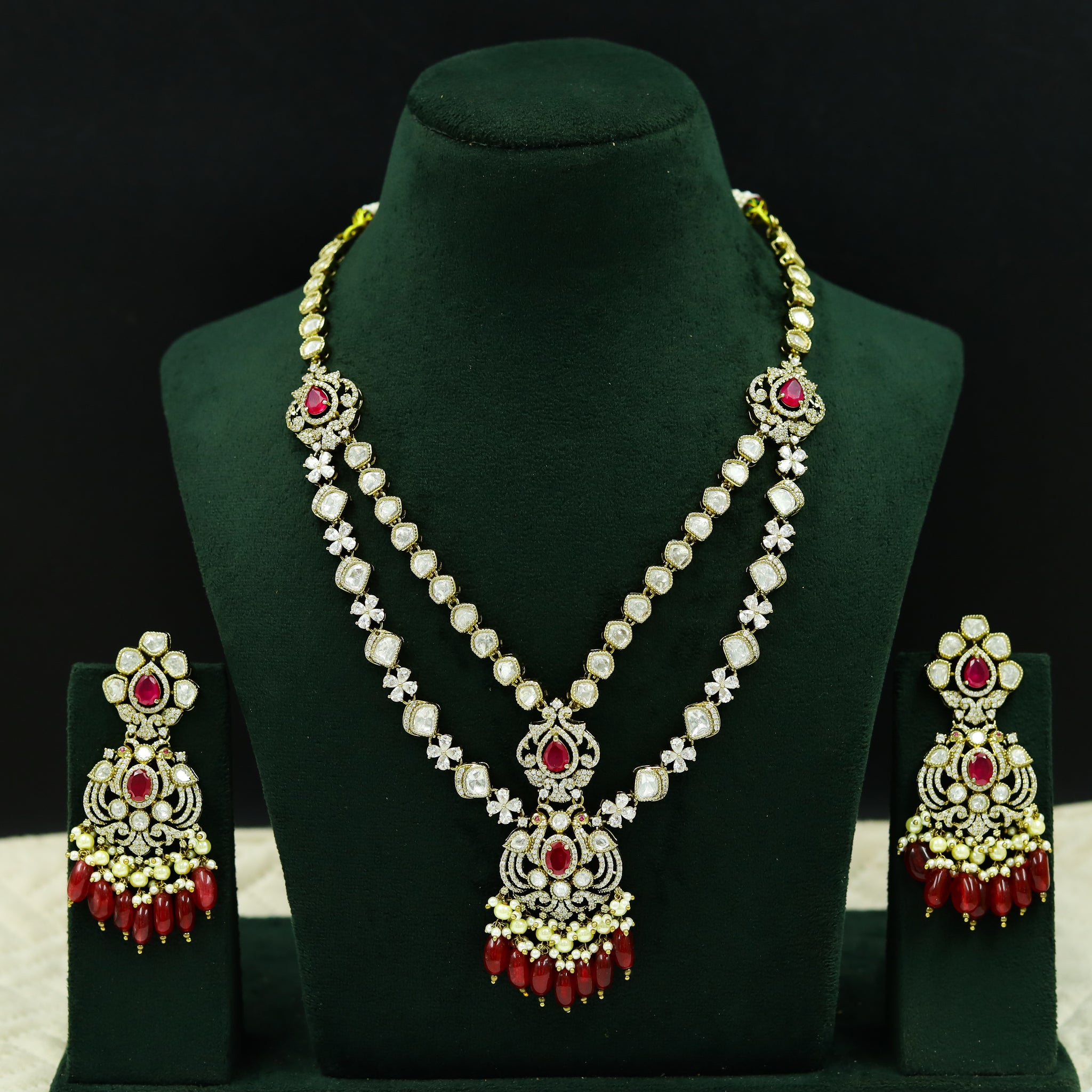 Round Neck Kundan Necklace Set 12532-28