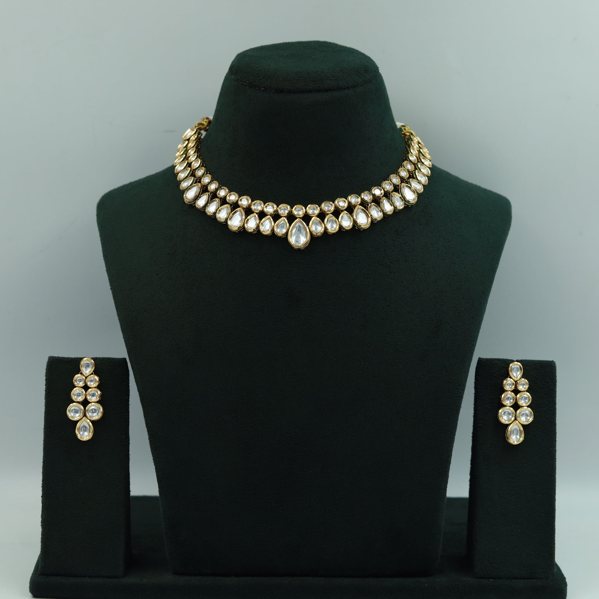 Round Neck Kundan Necklace Set 10605-68