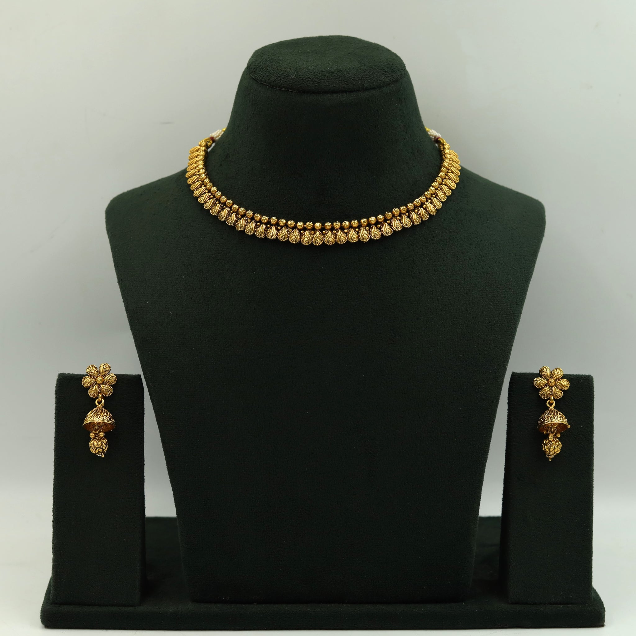 Round Neck Antique Necklace Set 15569-28