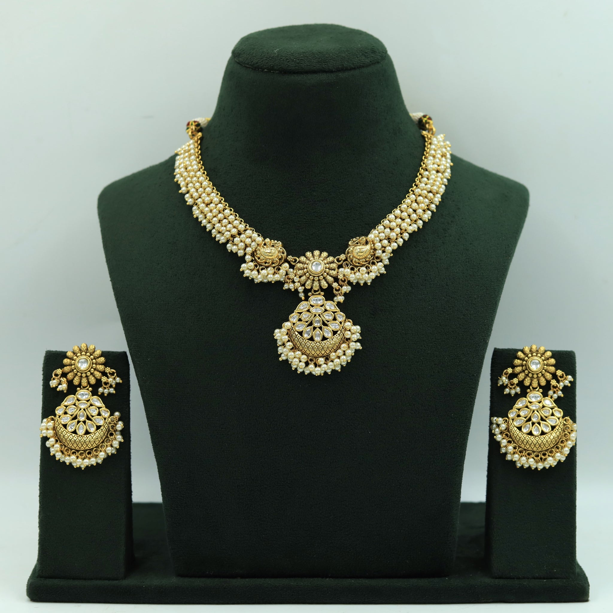 Round Neck Antique Necklace Set 15591-28