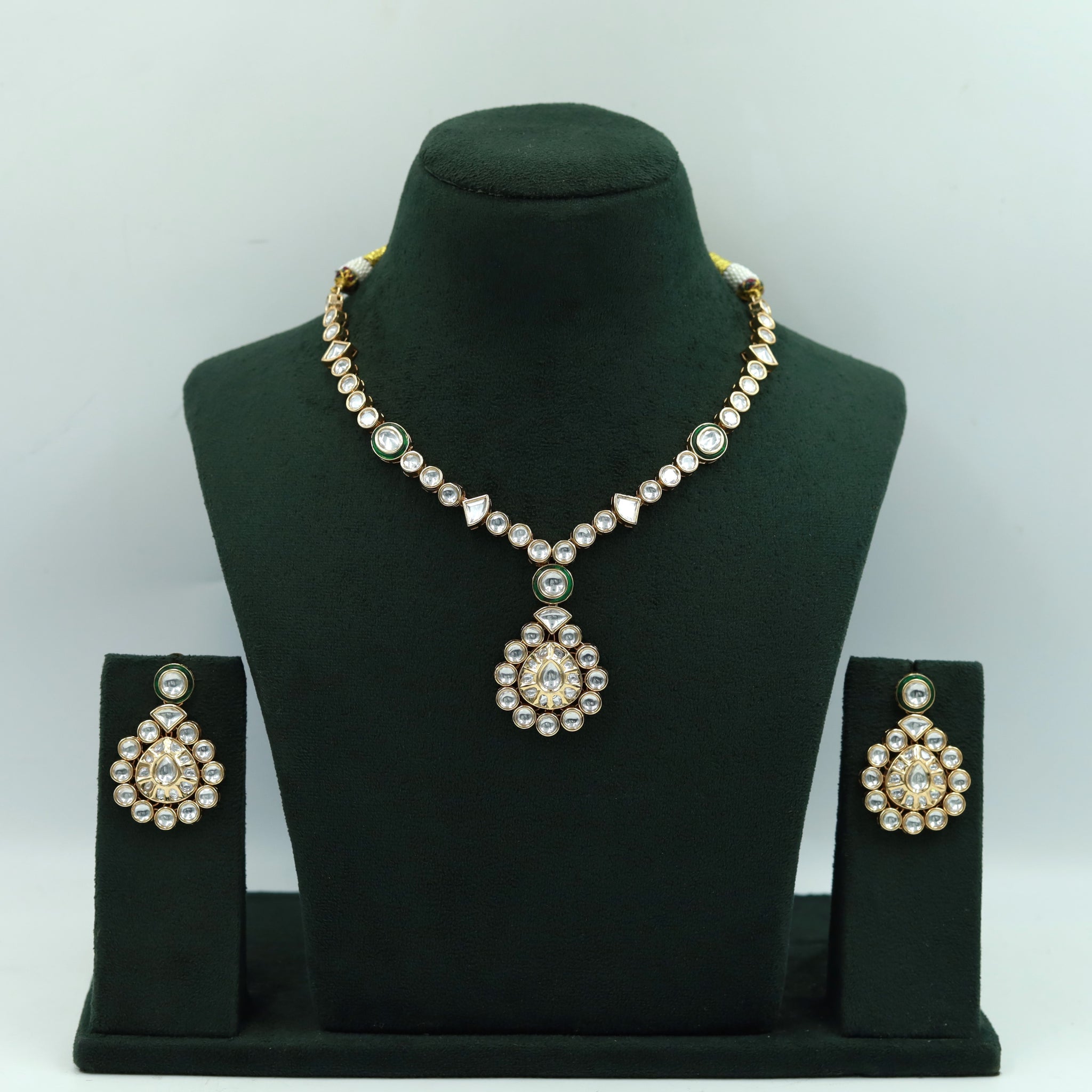 Round Neck Kundan Necklace Set 7282-68