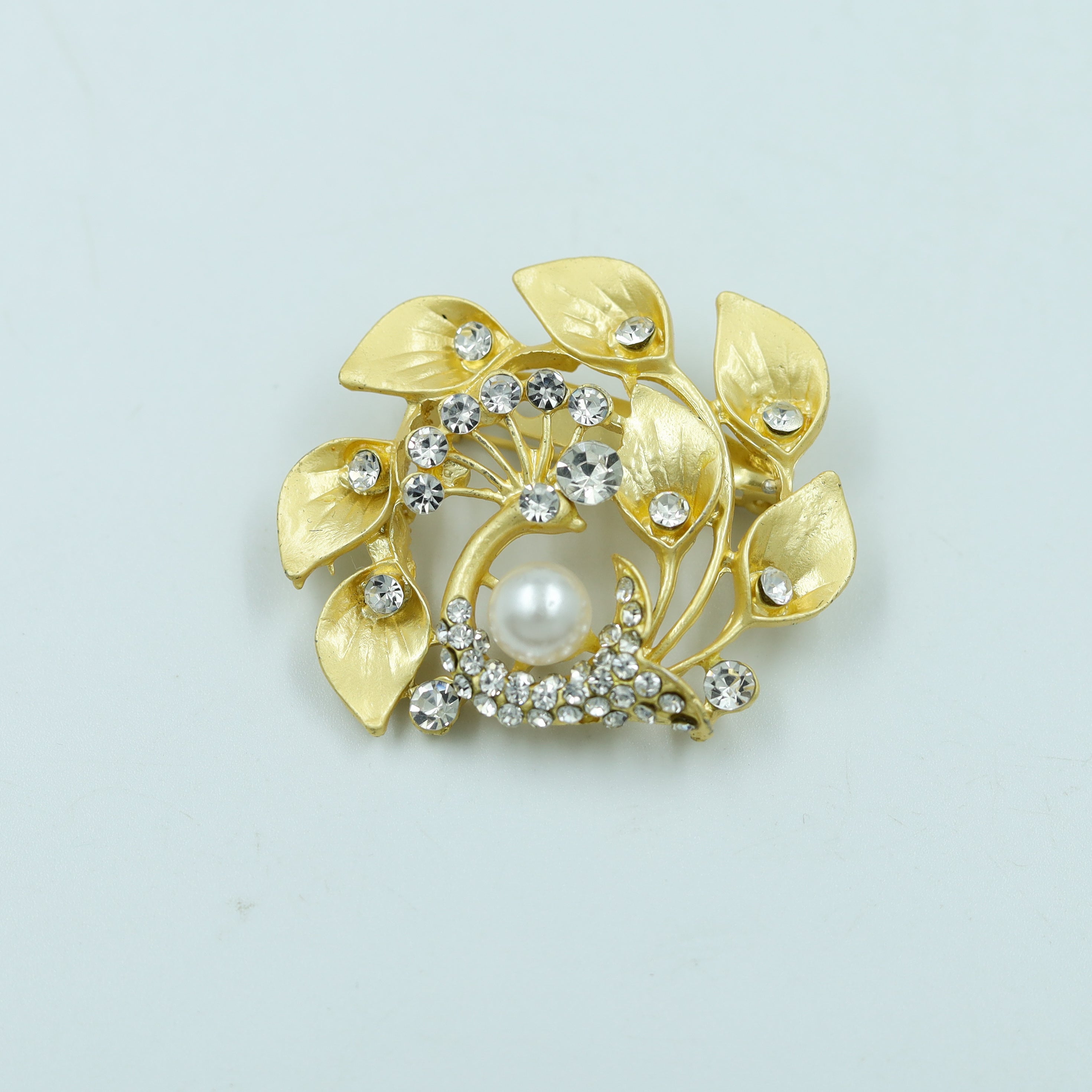 Gold - Saree Pin & Brooches - Indian Jewelry Online: Shop For Trendy &  Artificial Jewelry at Utsav Fashion