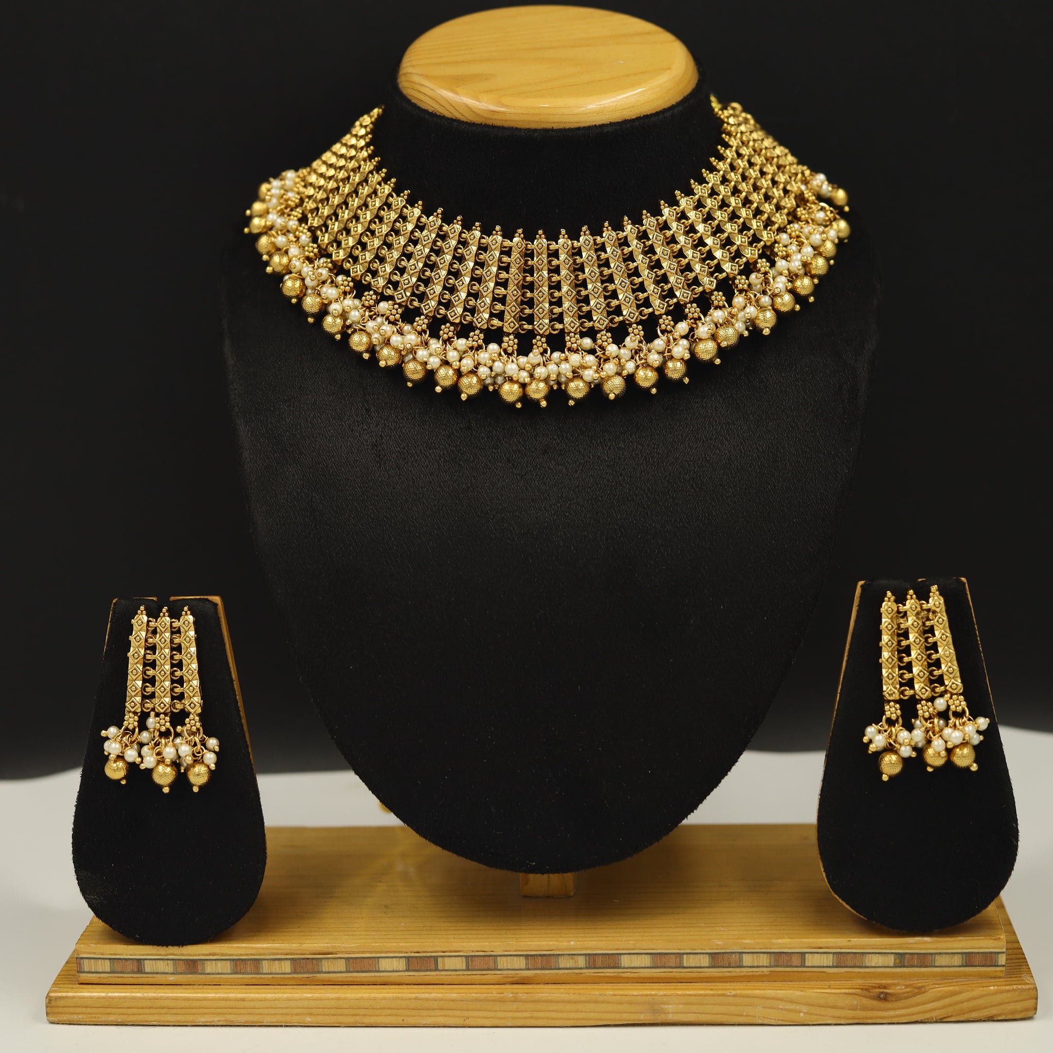 Round Neck Gold Look Necklace Set 3528