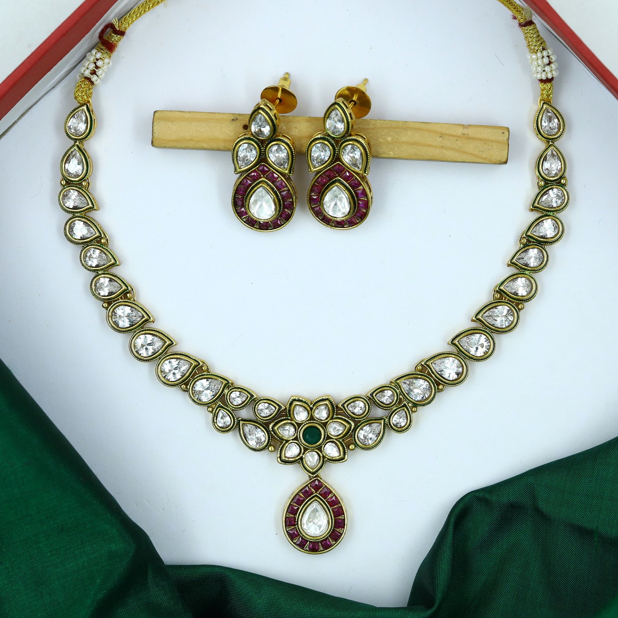 Round Neck Polki Necklace Set 13328-21