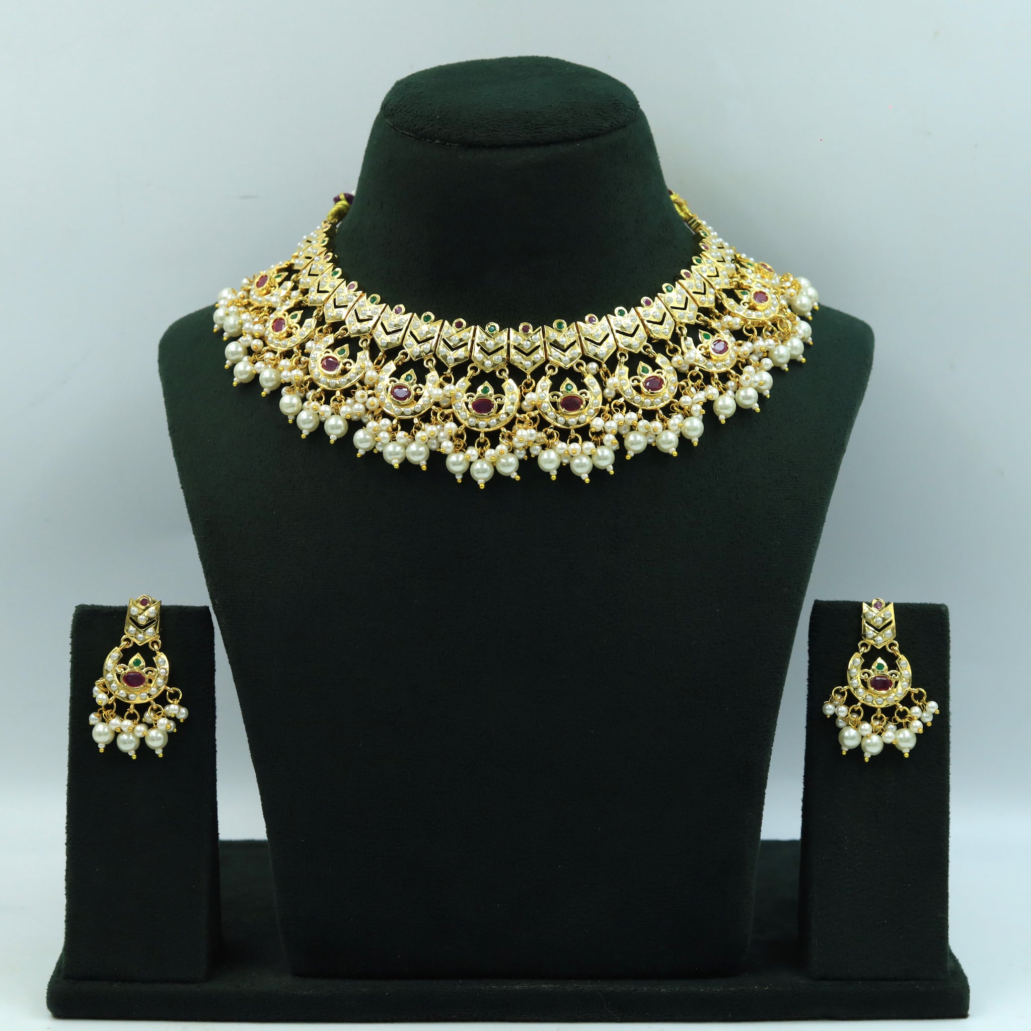 Round Neck Jadau Necklace Set 15977-65