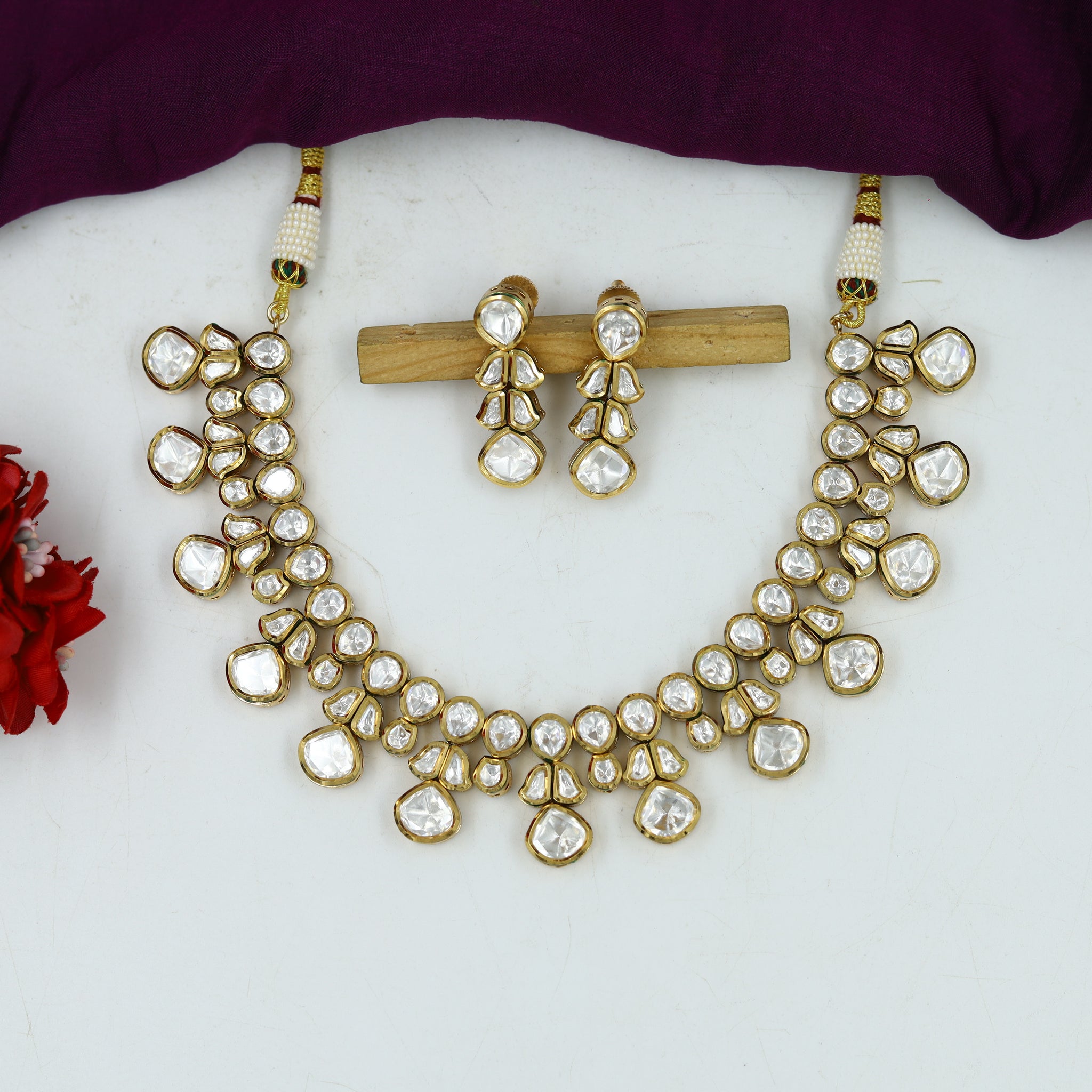 Round Neck Kundan Necklace Set 13963-68