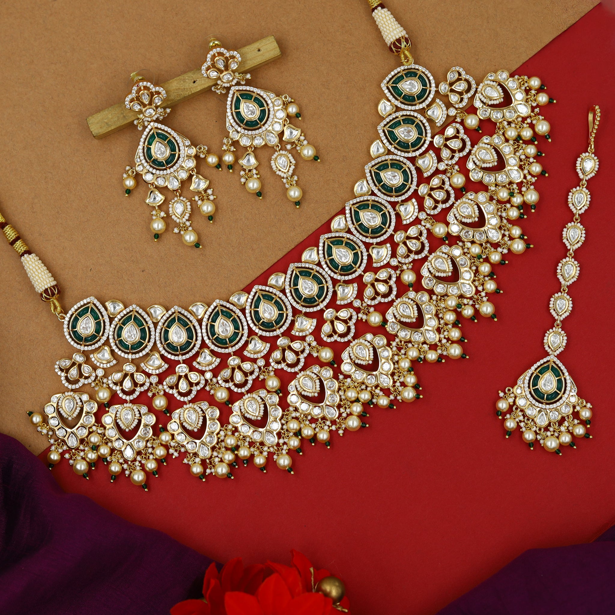 Round Neck Kundan Bridal Necklace Set 15222-68