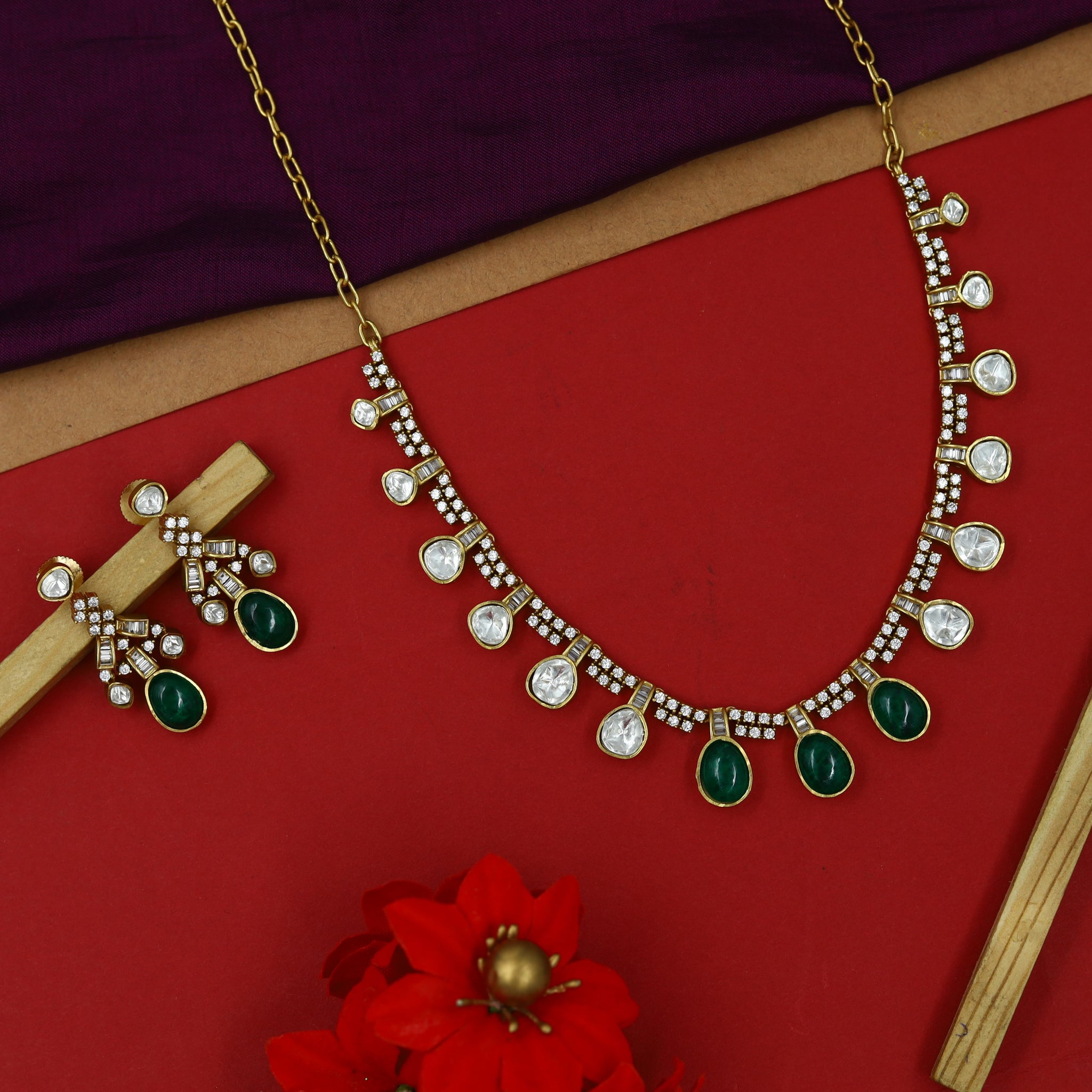 Round Neck Kundan Necklace Set 15195-68