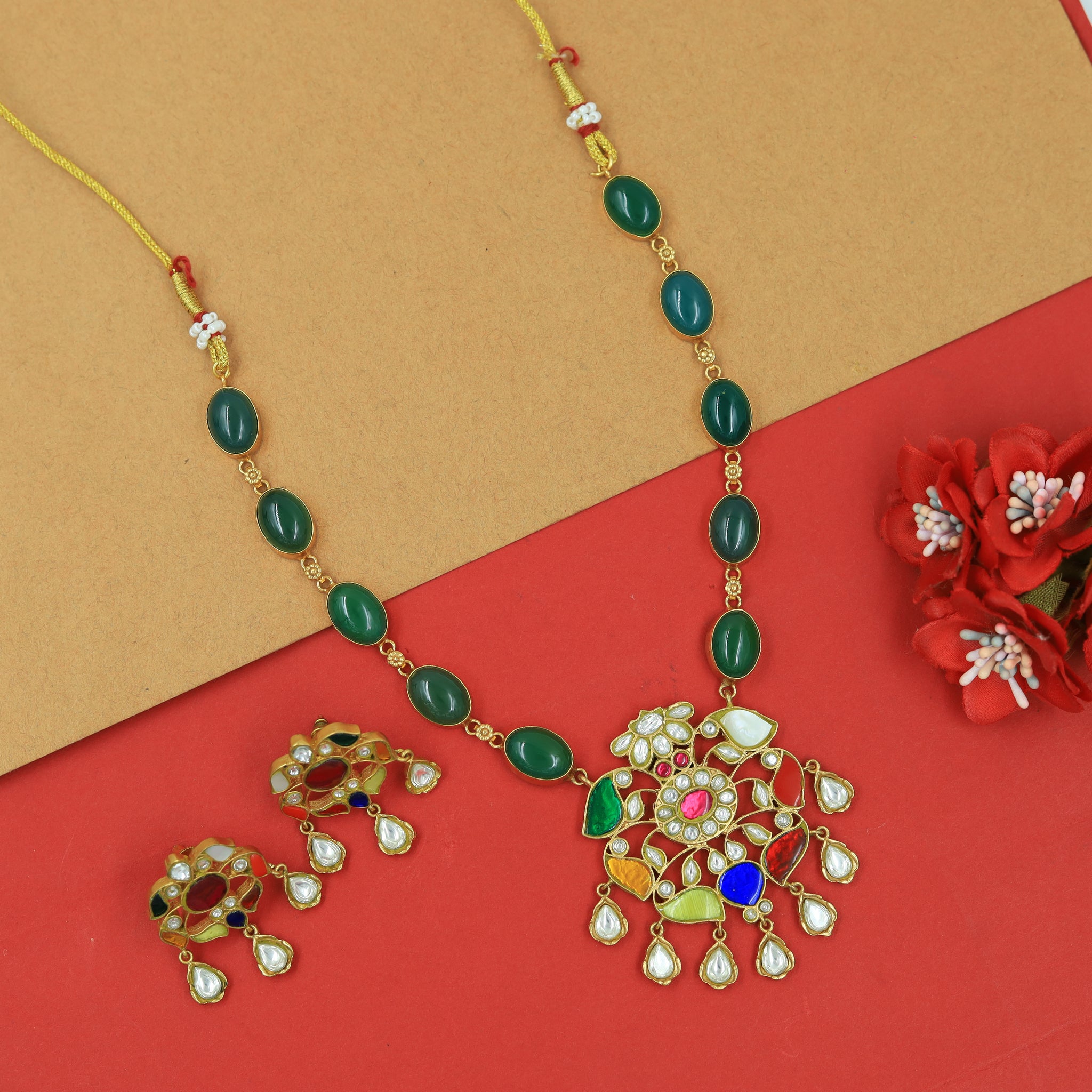 Round Neck Kundan Necklace Set 16109-31