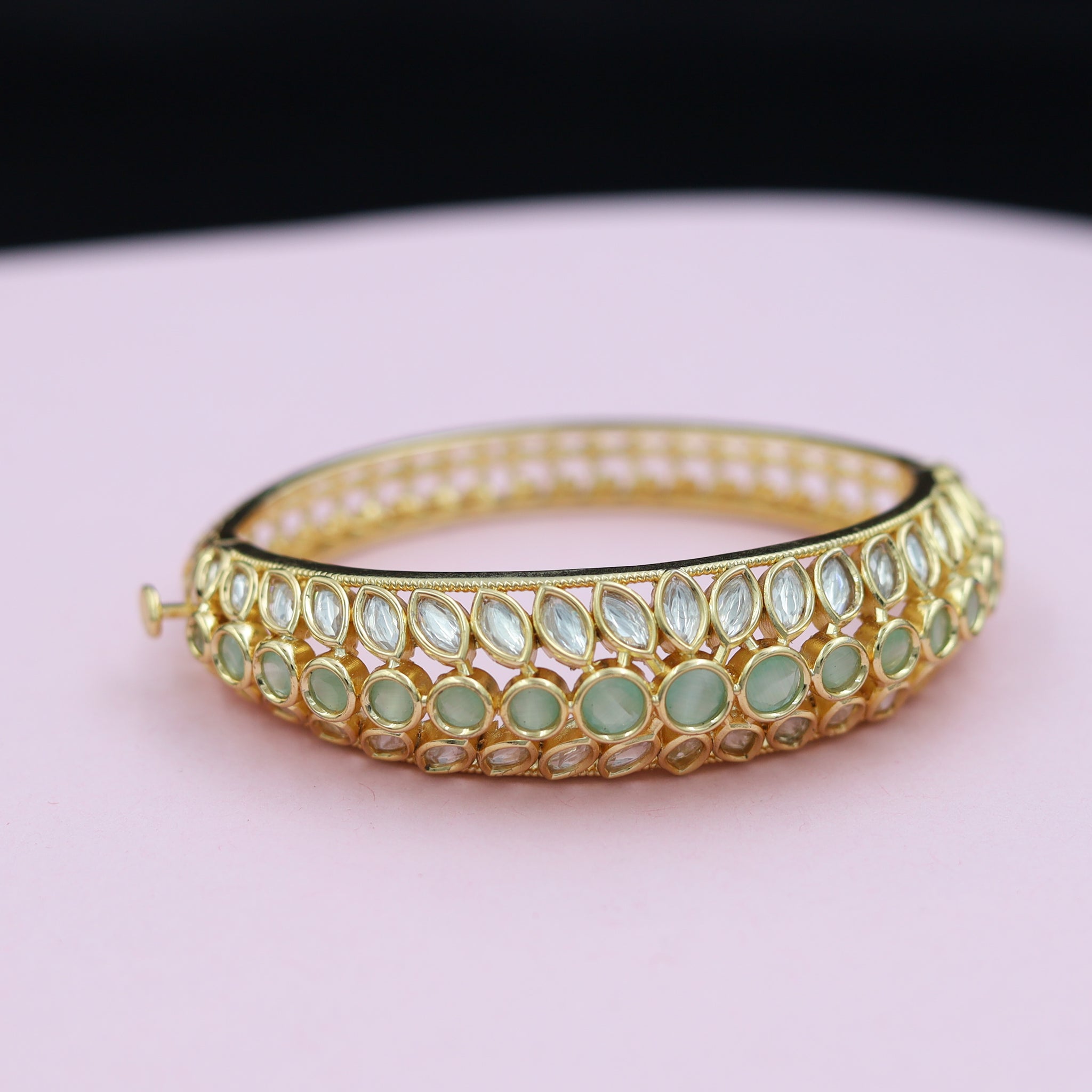 Kundan Bracelet 18646-5828