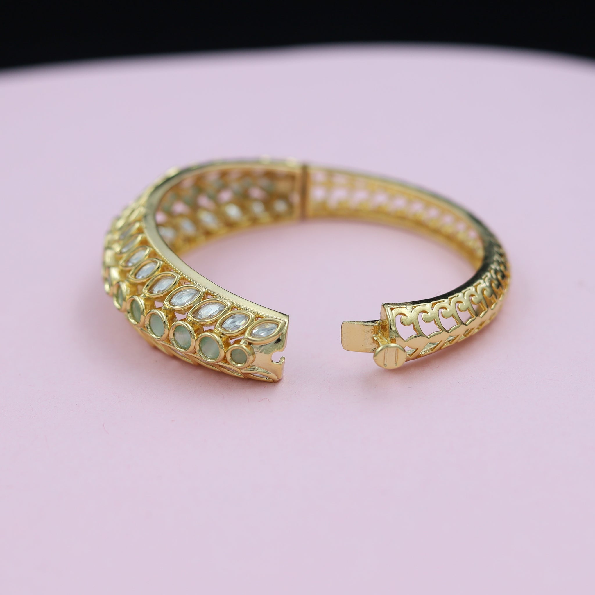 Kundan Bracelet 18646-5828