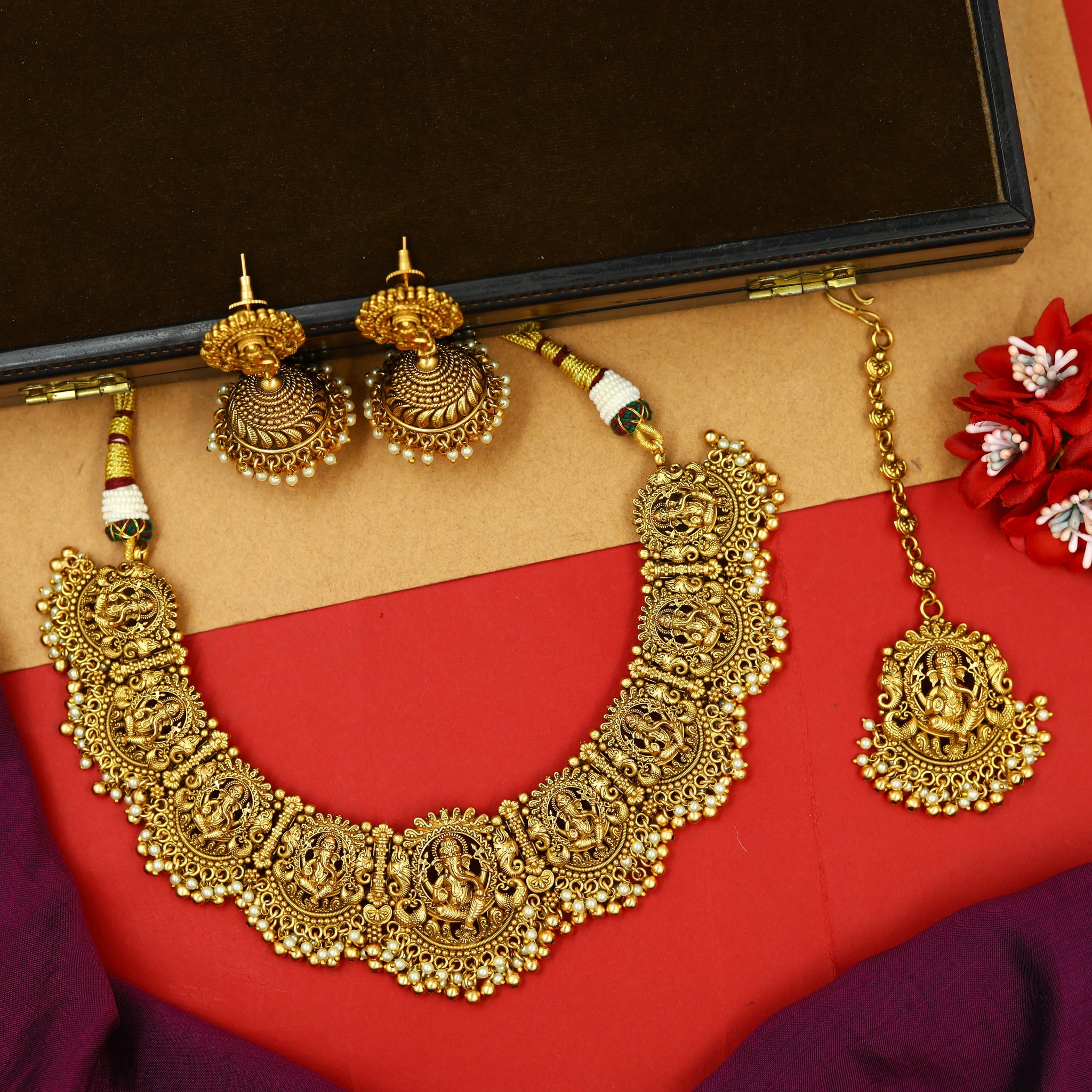 Round Neck Temple Necklace Set 15549-28