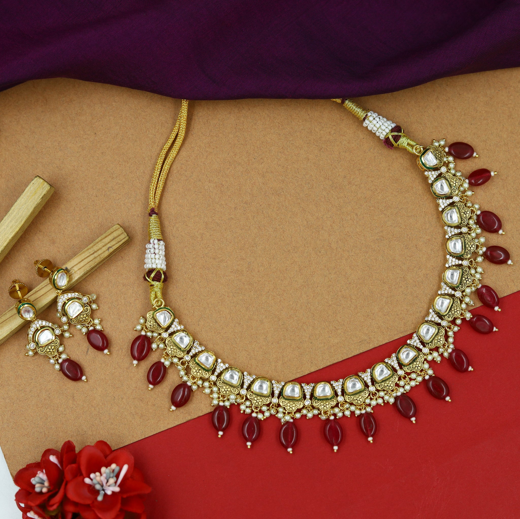 Round Neck Kundan Necklace Set 15623-28