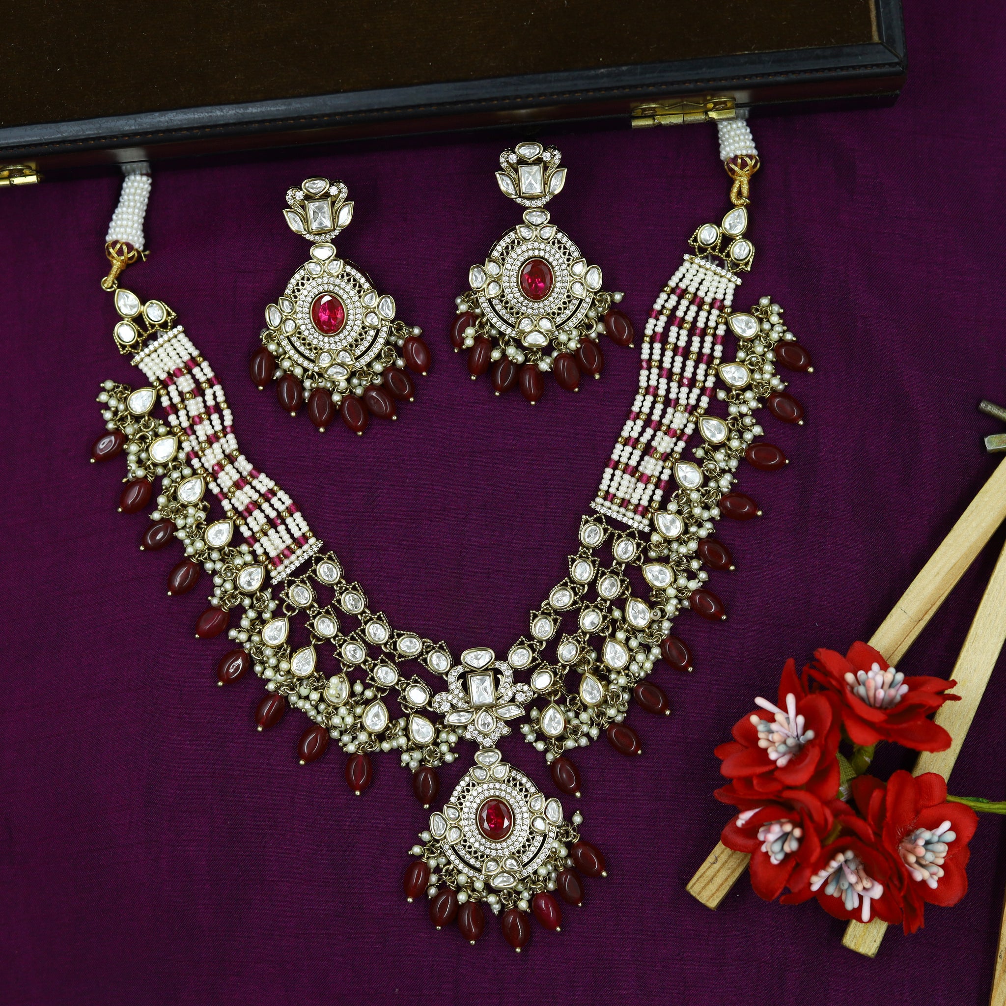 Exemplary Quality Round Neck Kundan Necklace Set 15631-28