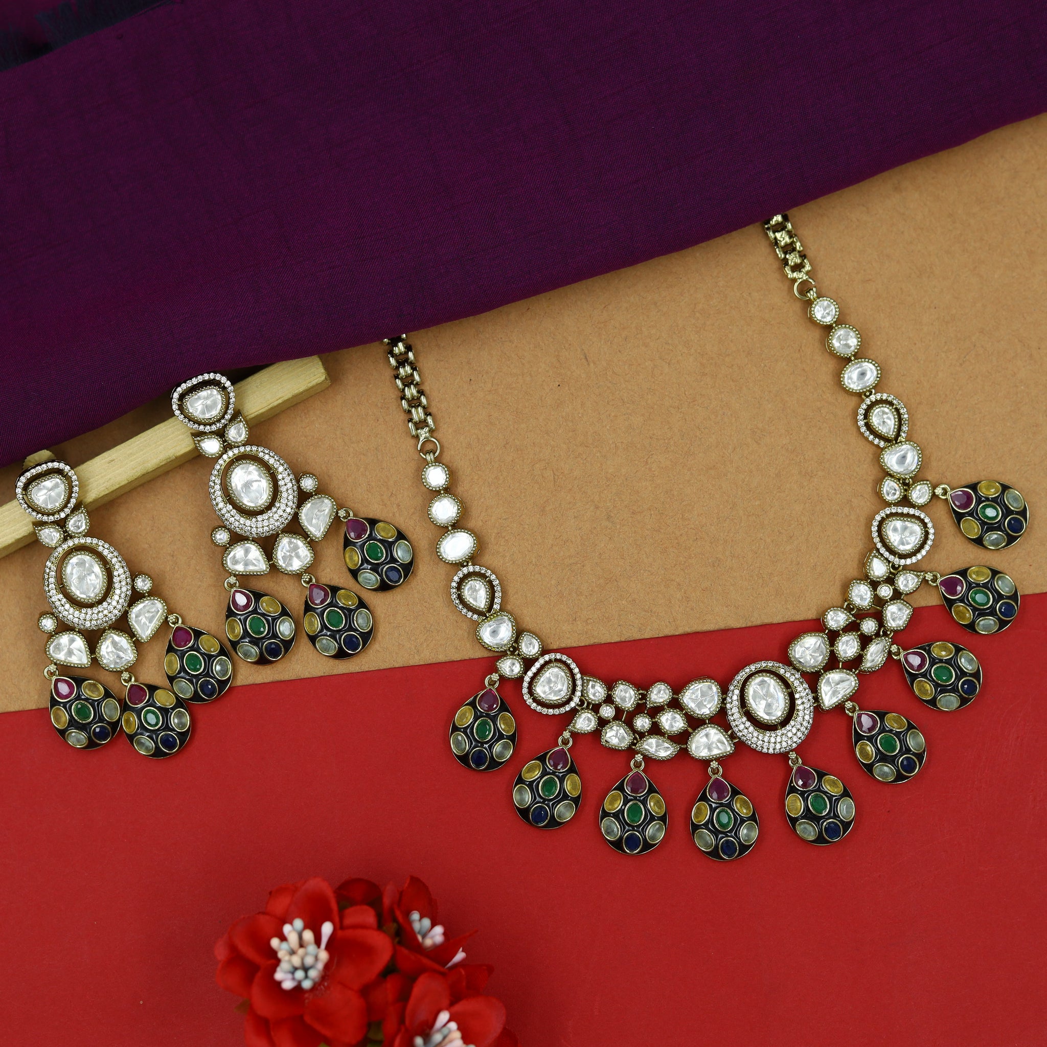 Round Neck Kundan Necklace Set 15854-28