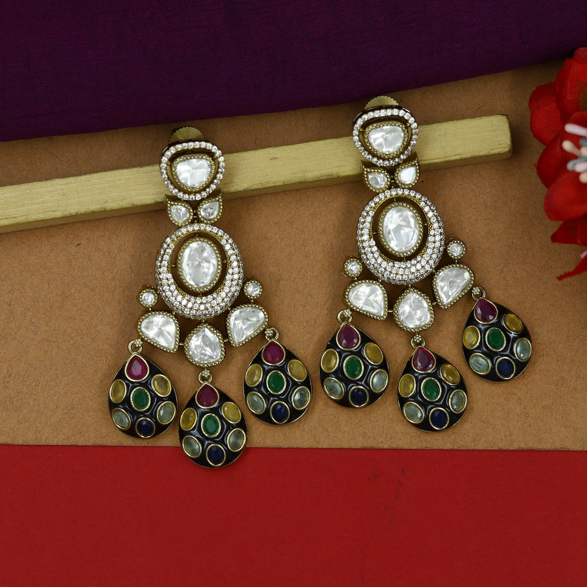 Round Neck Kundan Necklace Set 15854-28