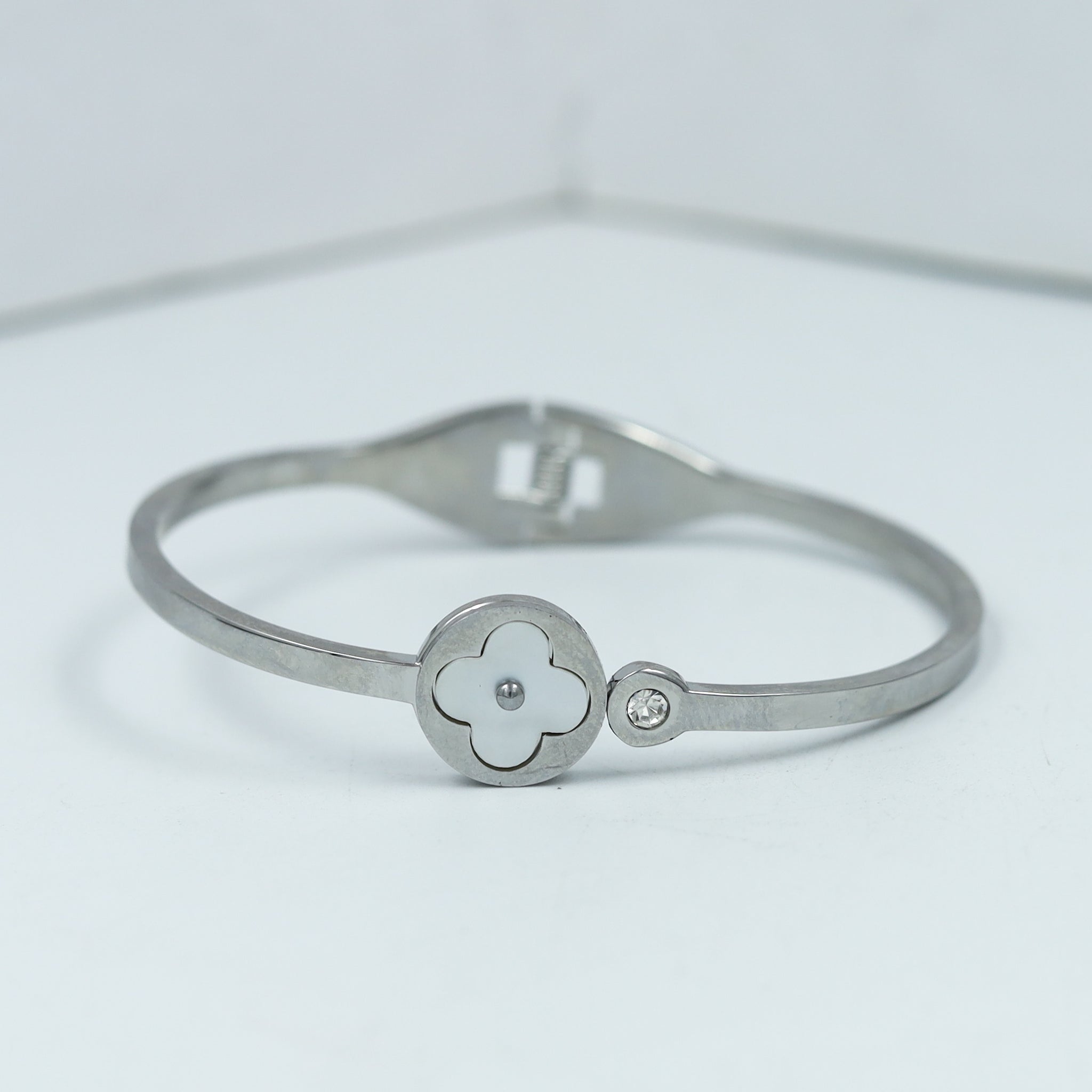 White Bracelet 6866-28