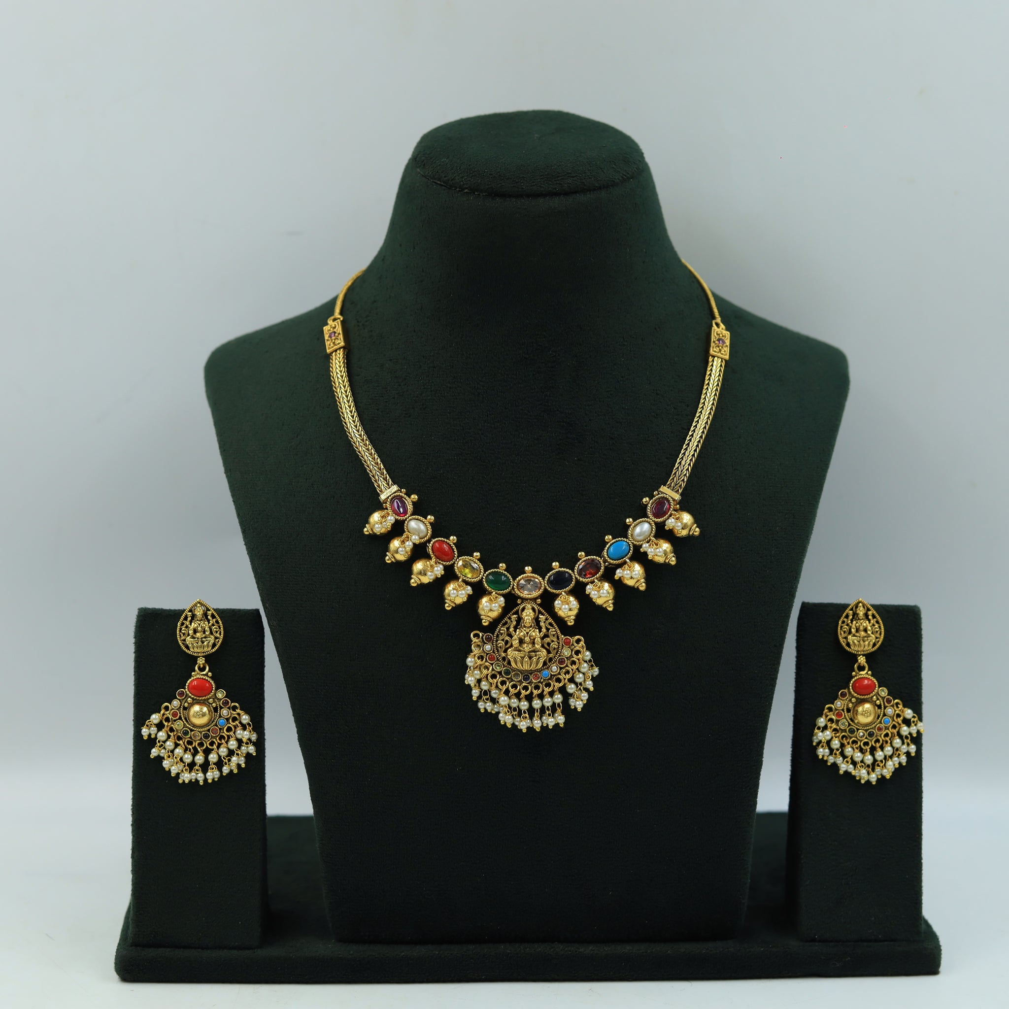 Round Neck Temple Necklace Set 15557-28