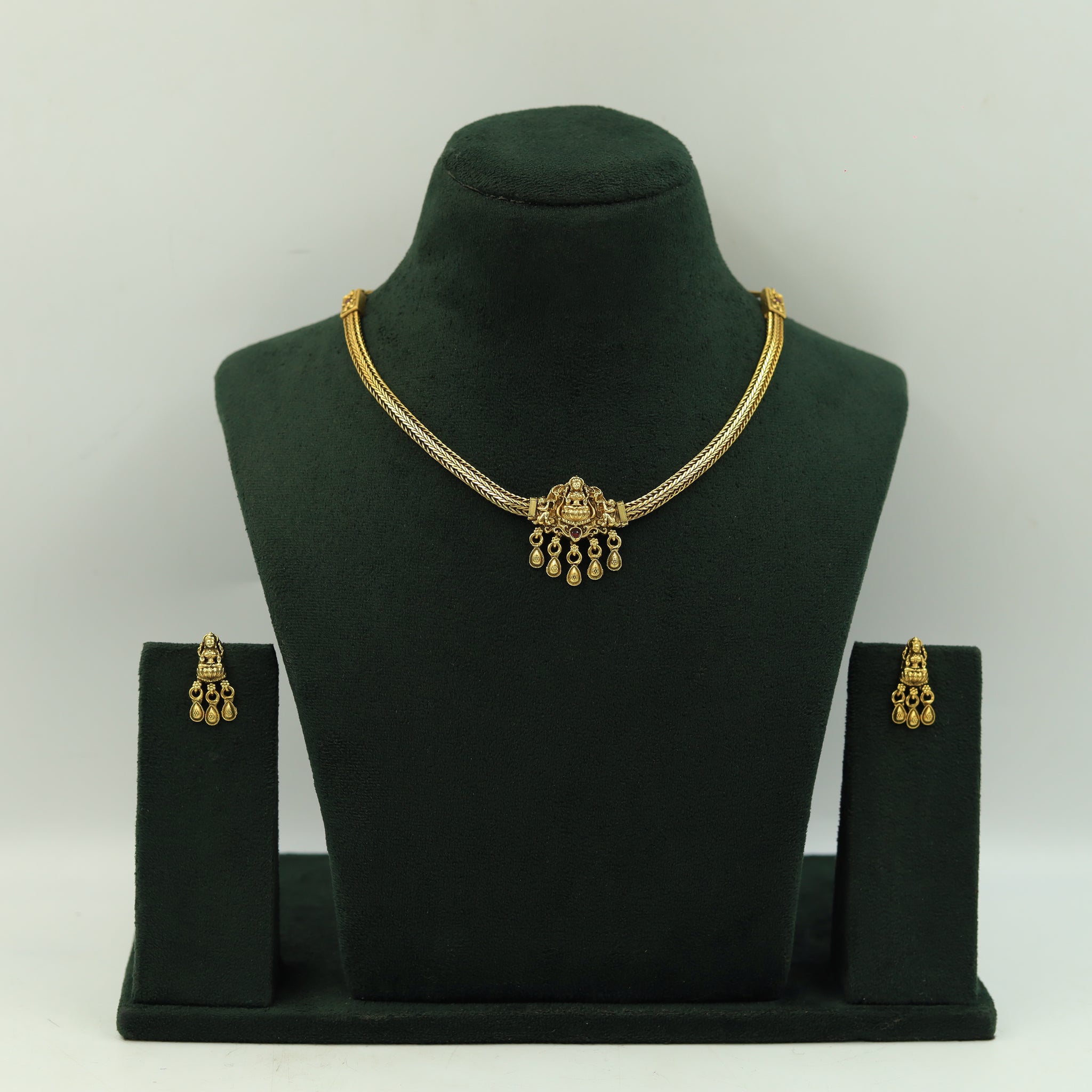 Round Neck Temple Necklace Set 15587-28