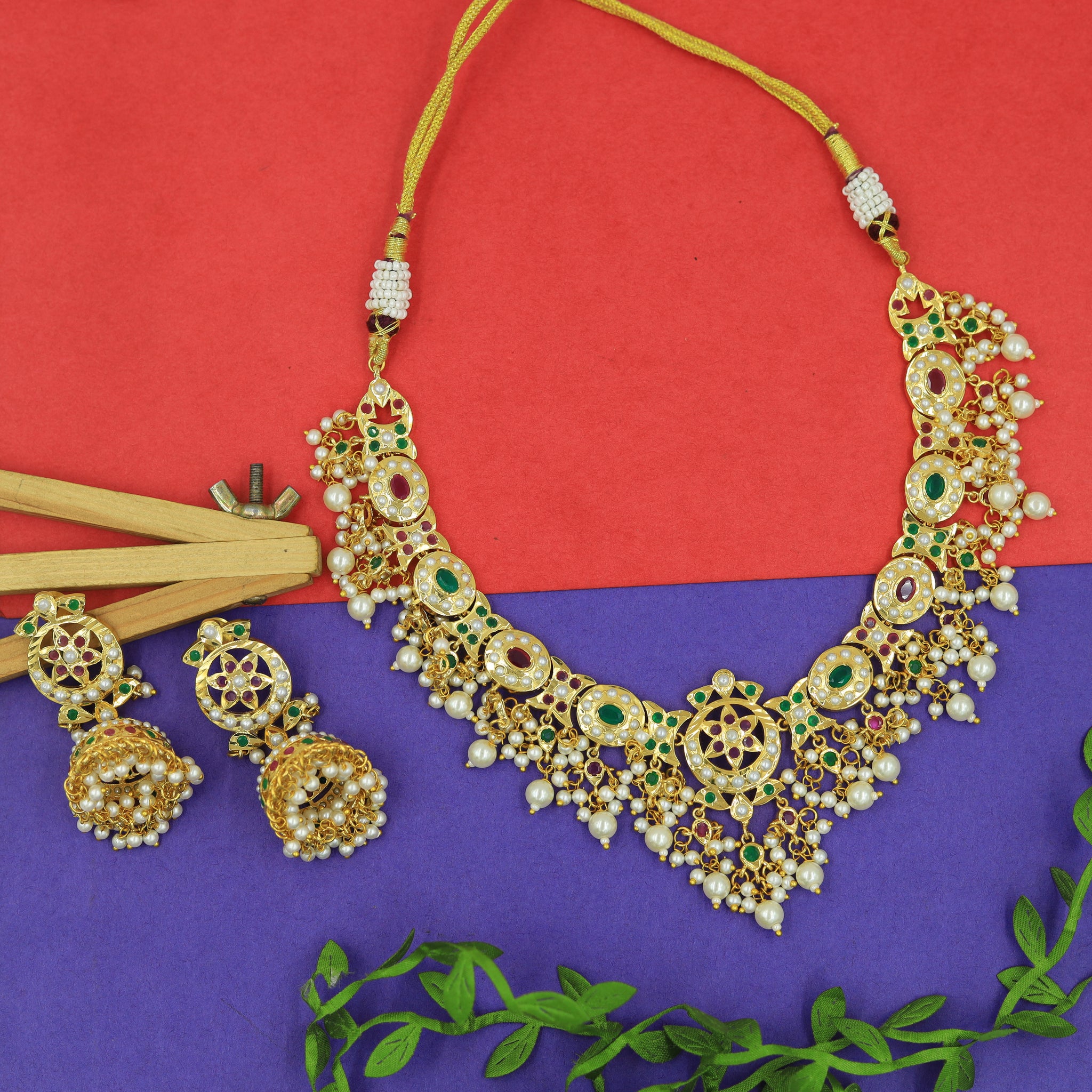 Round Neck Jadau Necklace Set 15979-65