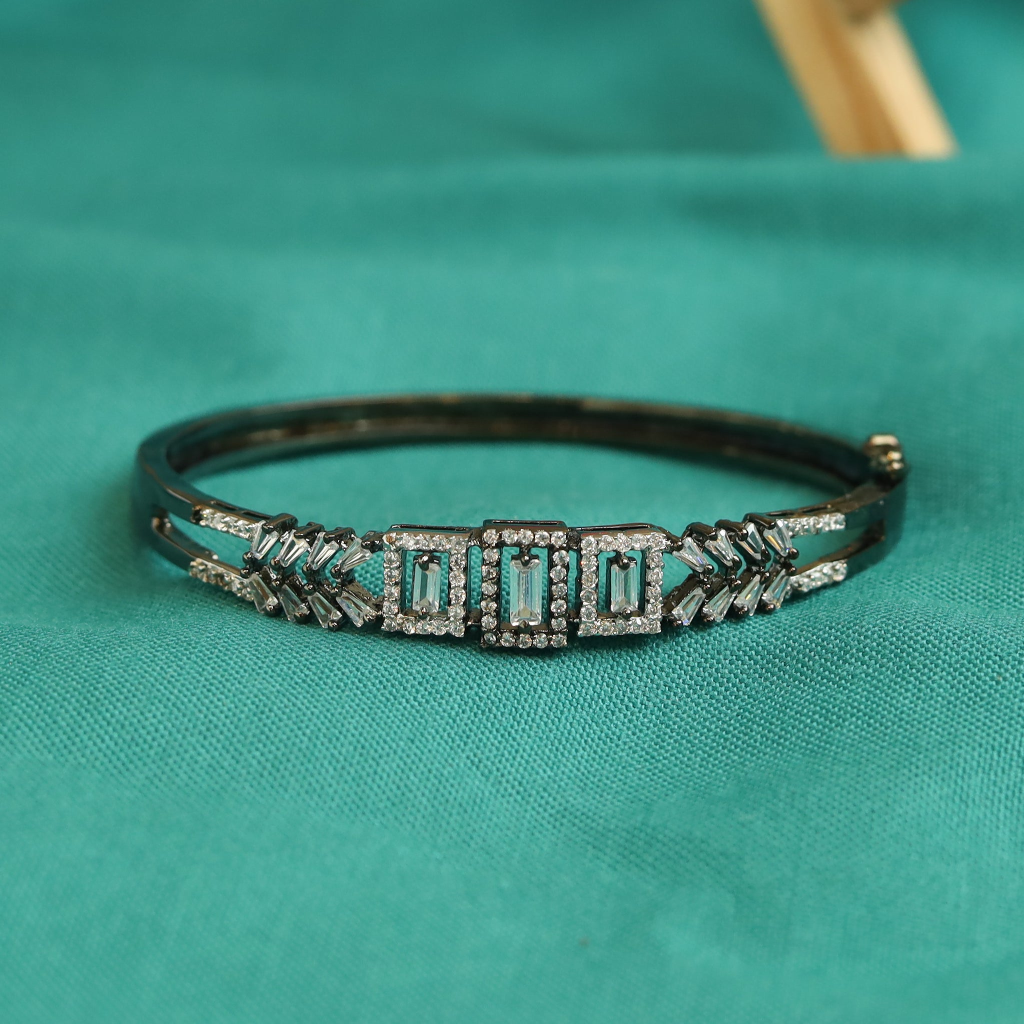 Openable Zircon/AD Bracelet 3237-11