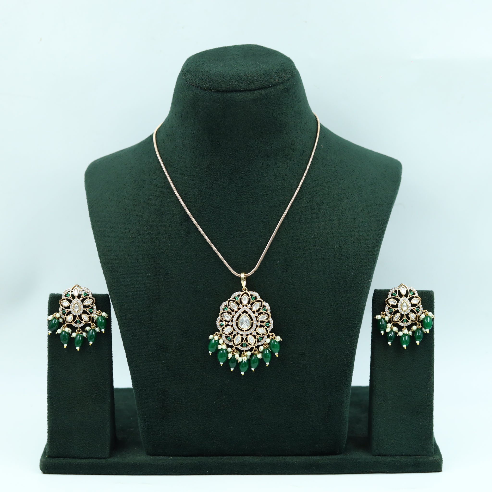 Designer Premium Quality Kundan Pendant Set 15929-83