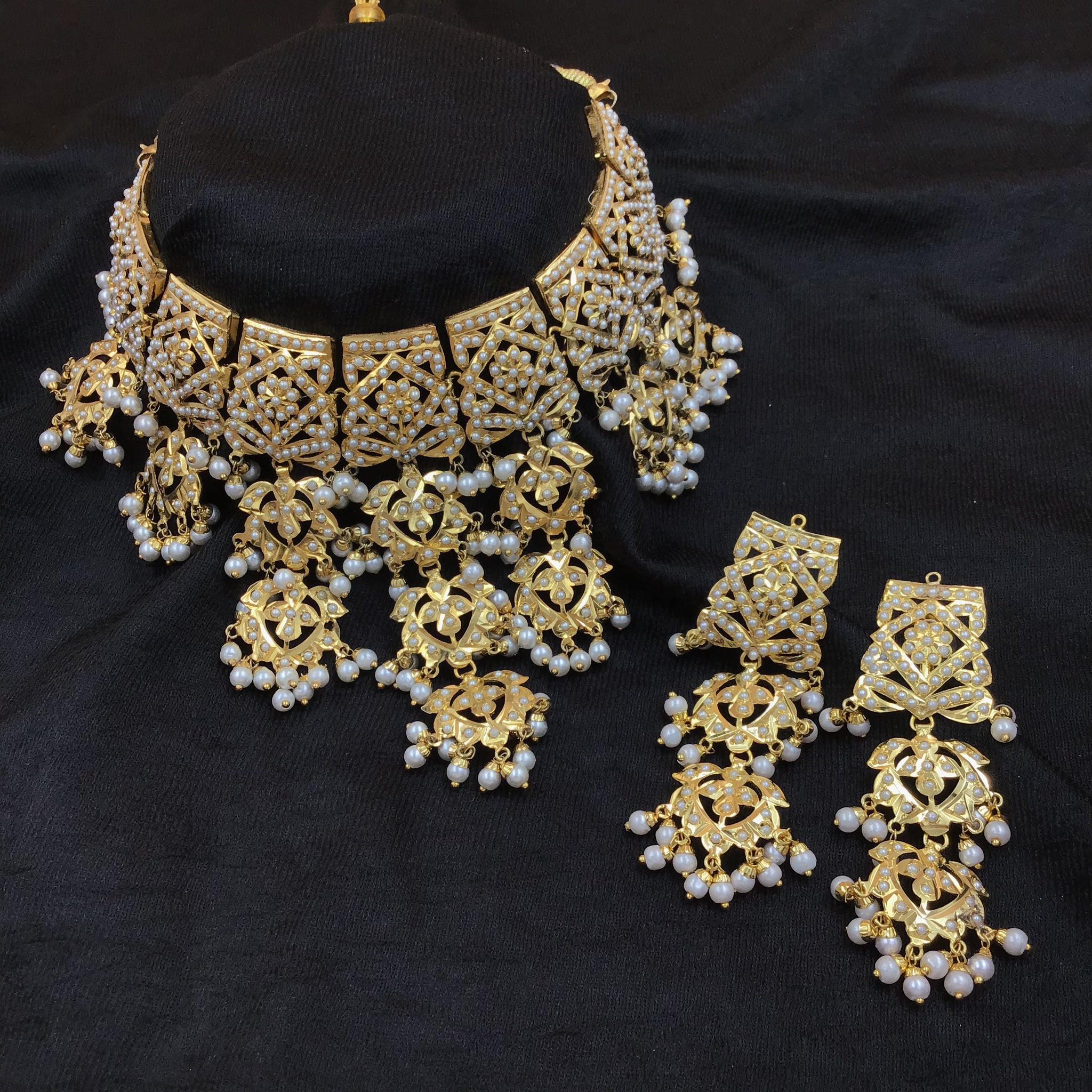 White Jadau Necklace