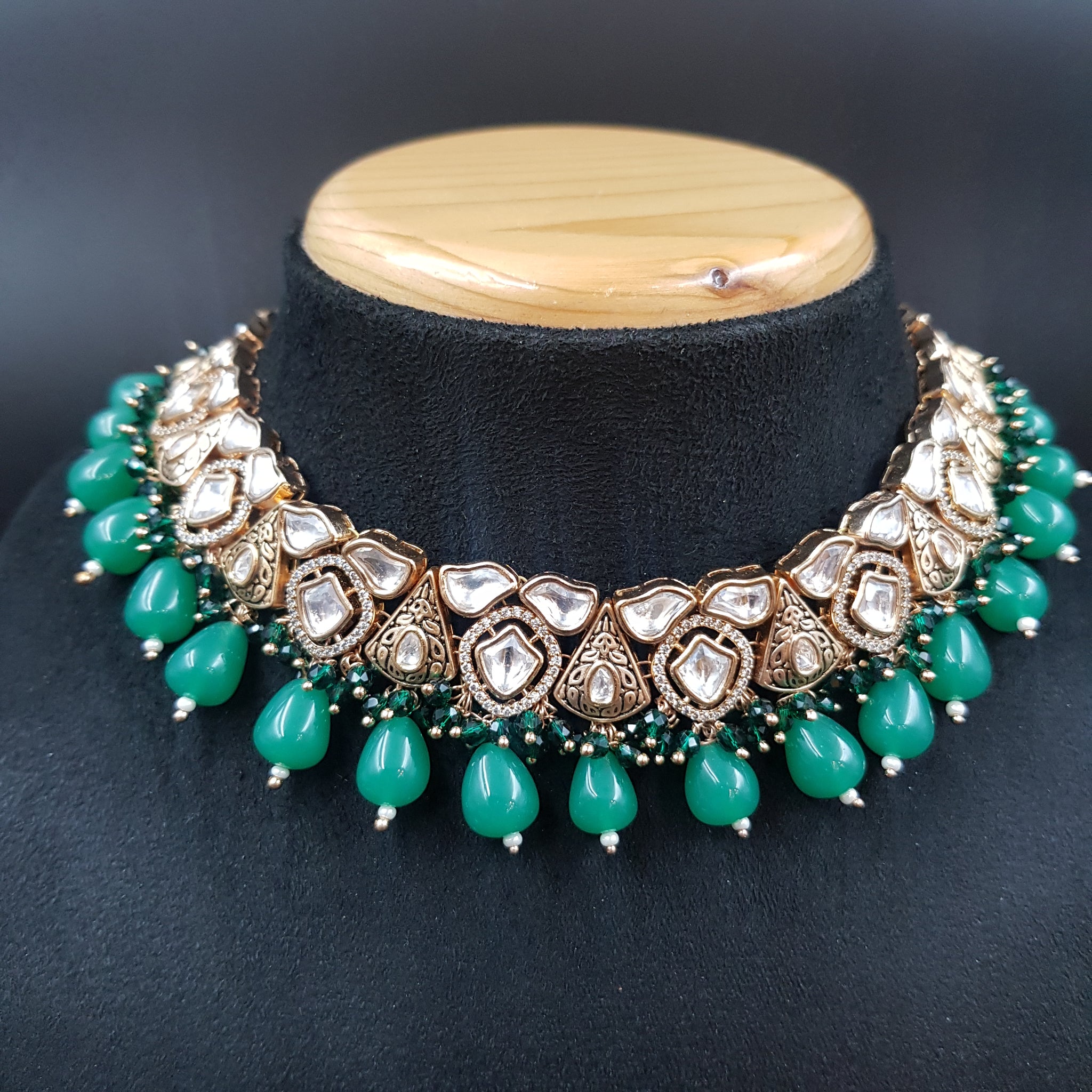 Round Neck Kundan Necklace Set 5286-68 - Dazzles Jewellery