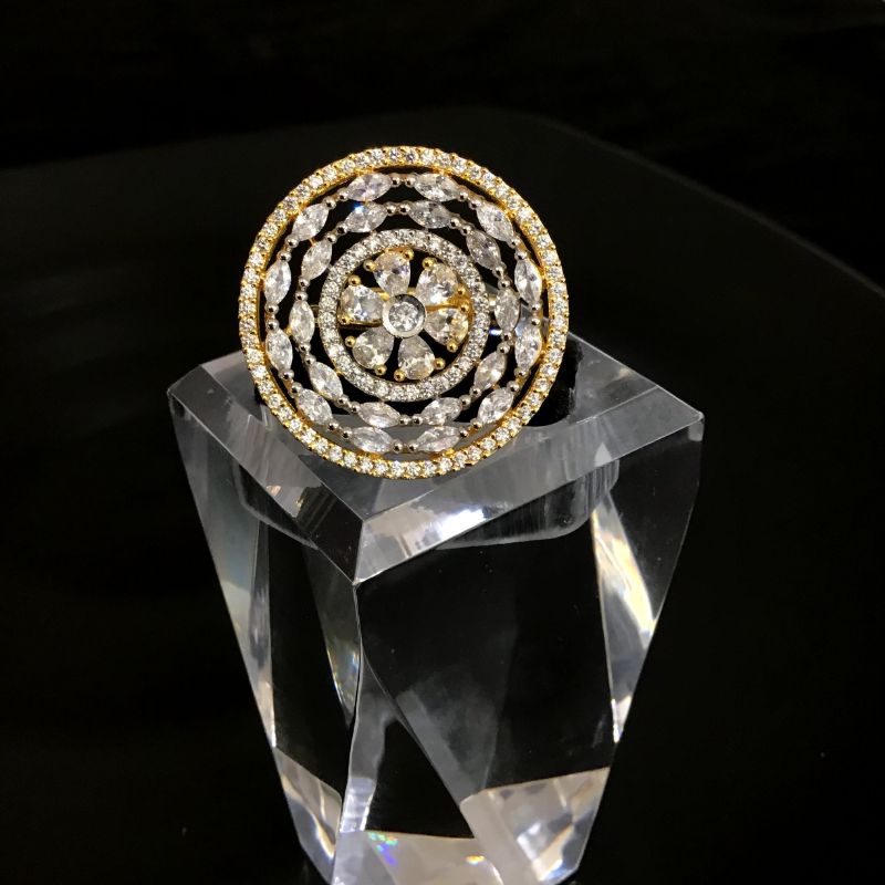 Round Shape Beautiful Diamond Ring In Gold Finish