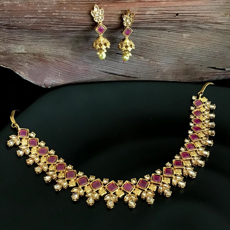 TRADITIONAL GOLD PLATED PINK STONE NECKLACE SET – Myellora