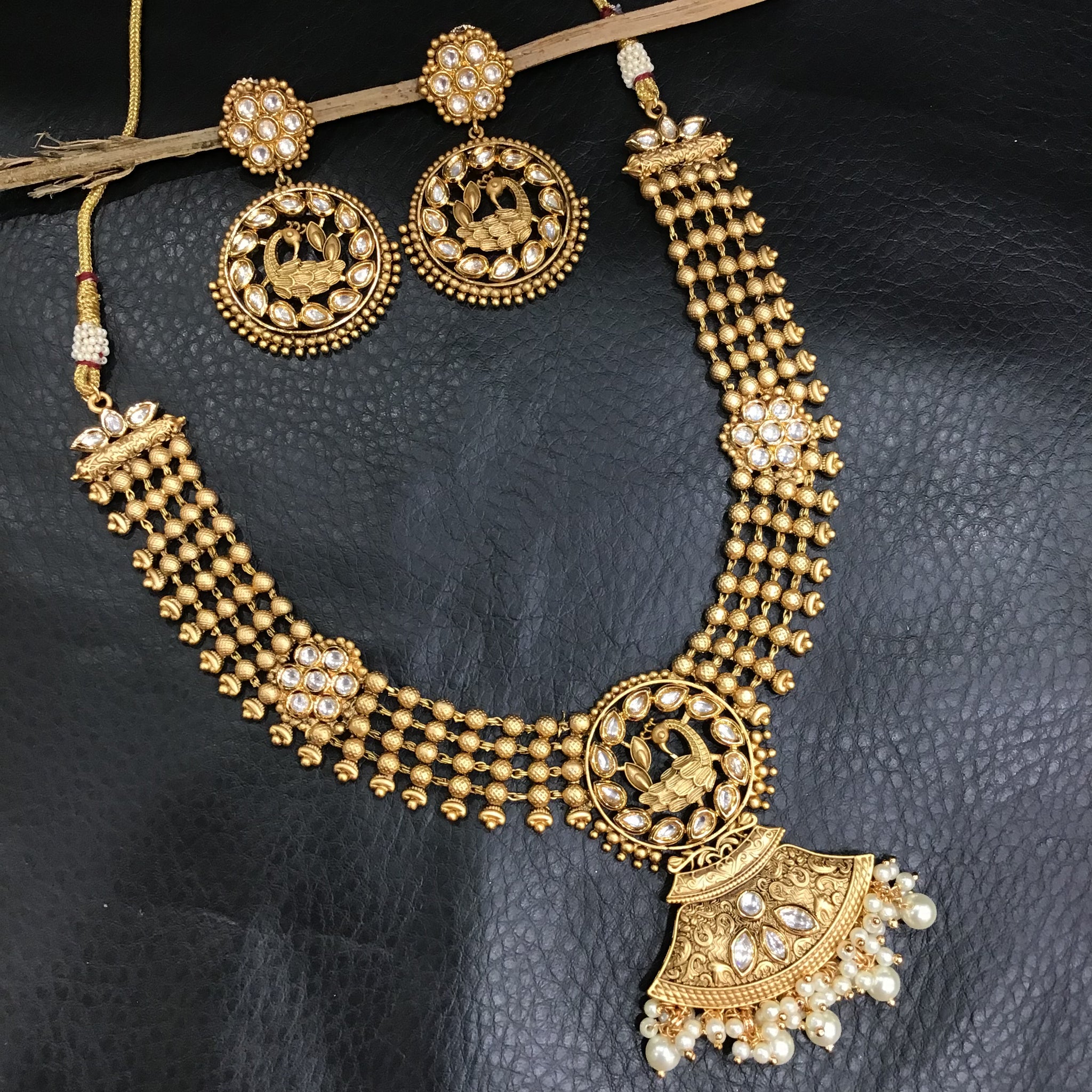 Round Neck Kundan Necklace 4256-68 - Dazzles Jewellery