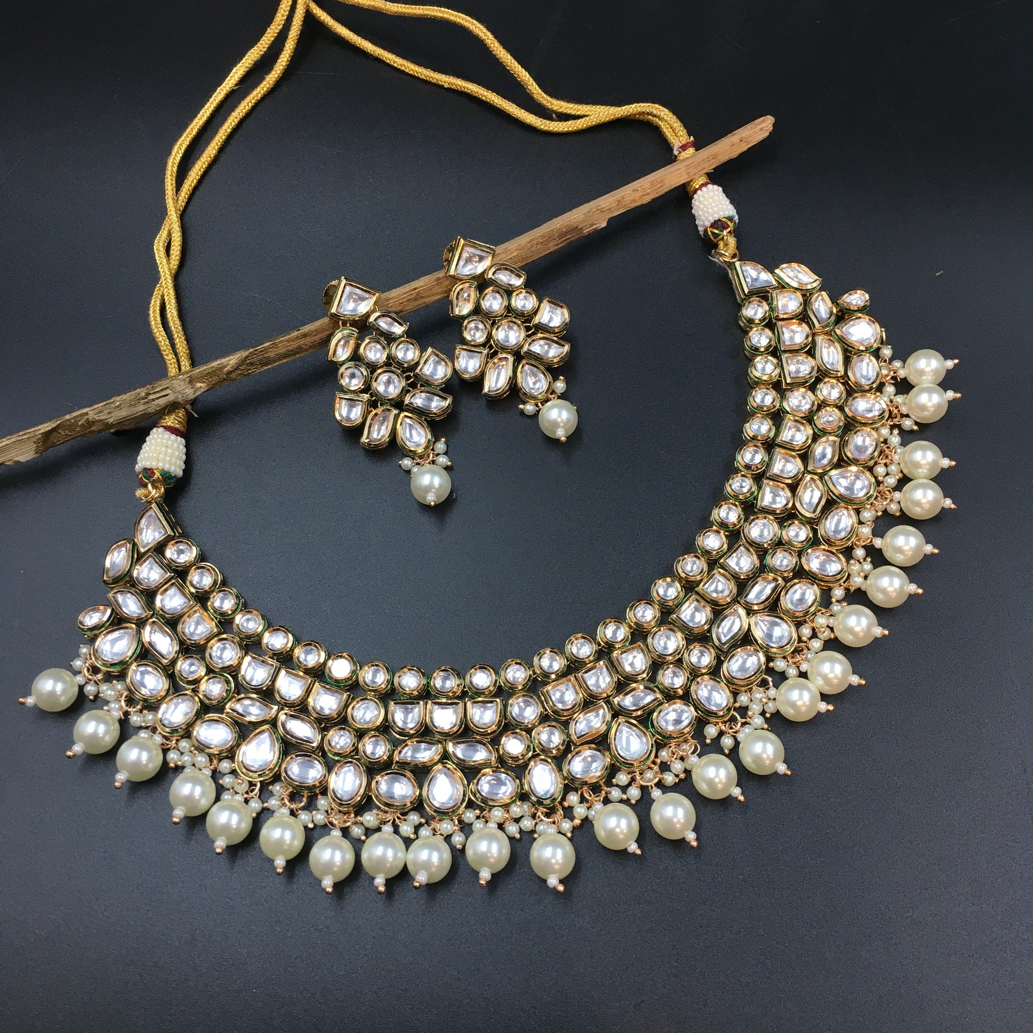 Round Neck Kundan Necklace Set 3706-28 - Dazzles Jewellery