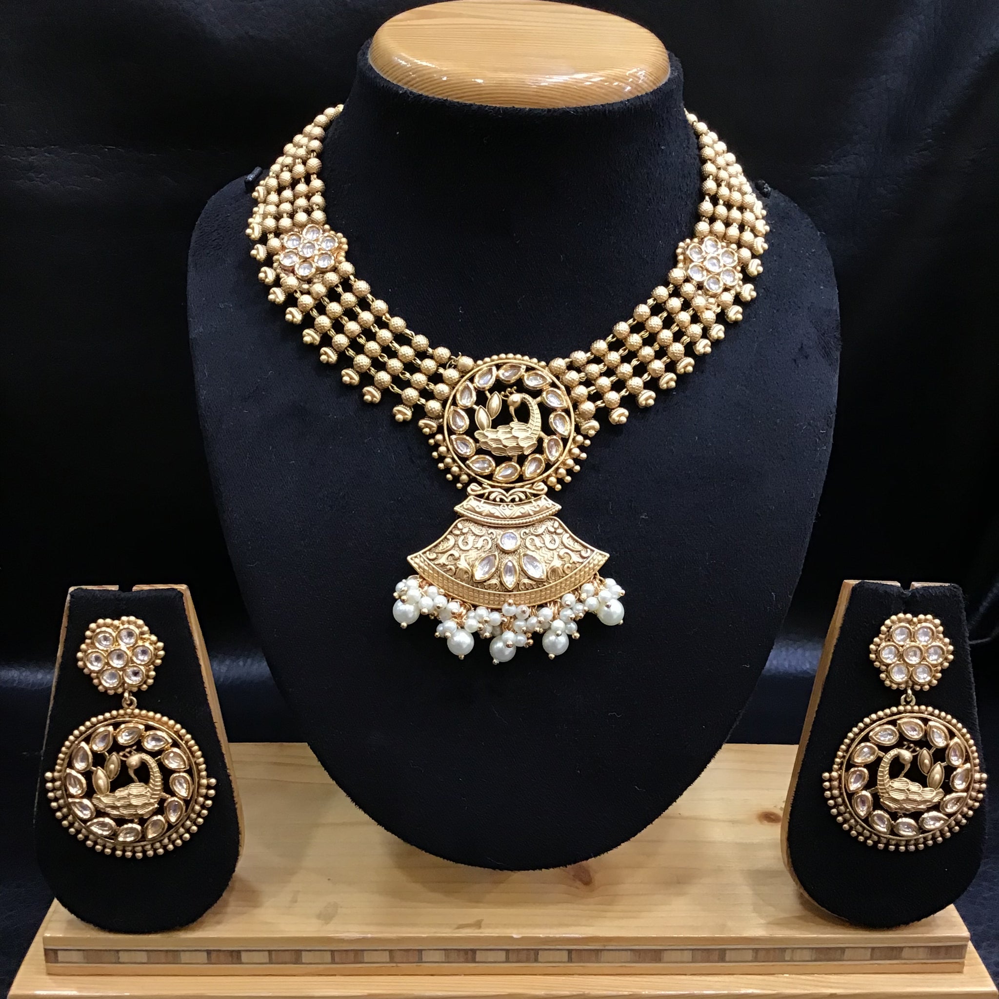 Round Neck Kundan Necklace 4256-68 - Dazzles Jewellery