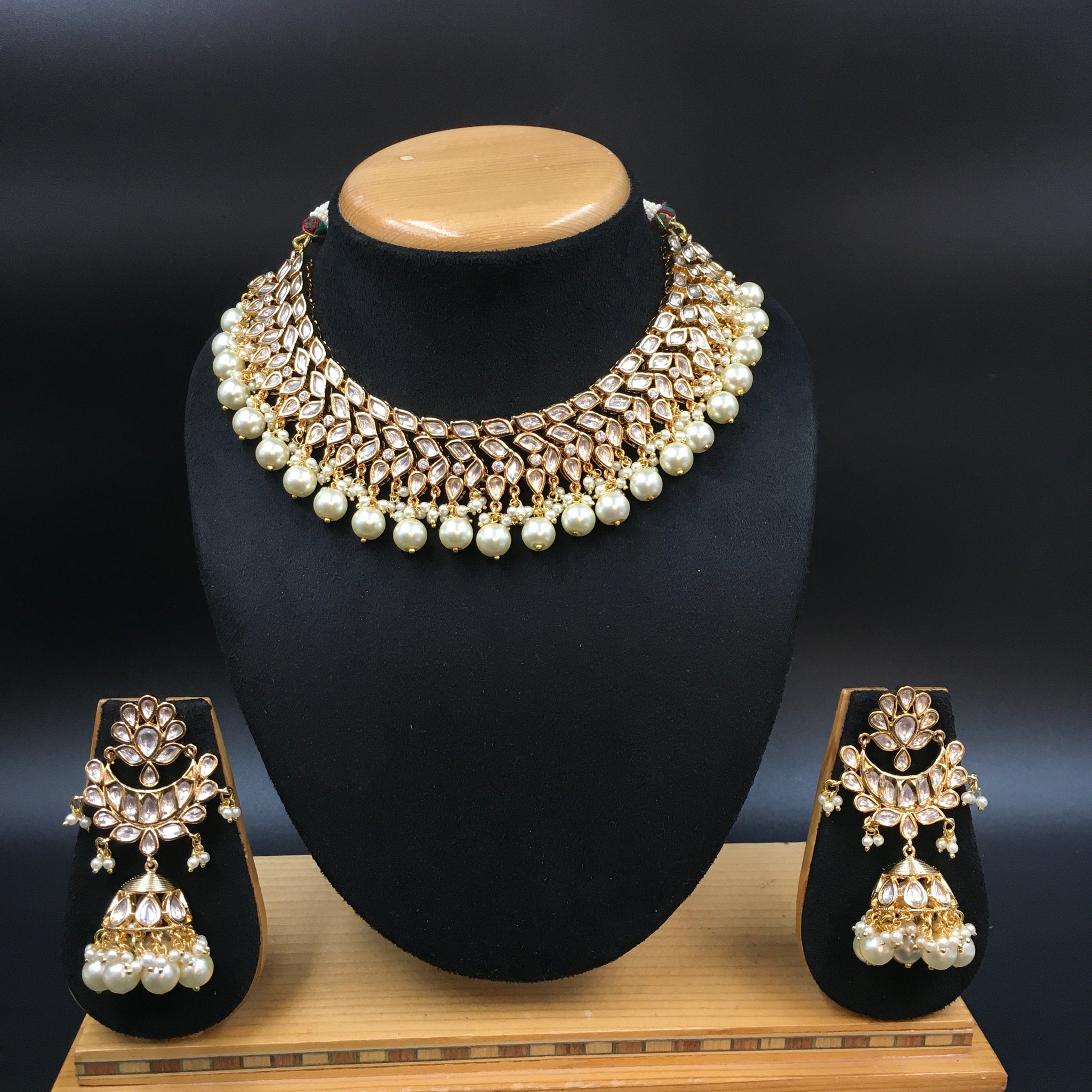 Round Neck Kundan Necklace Set 3712-28 - Dazzles Jewellery