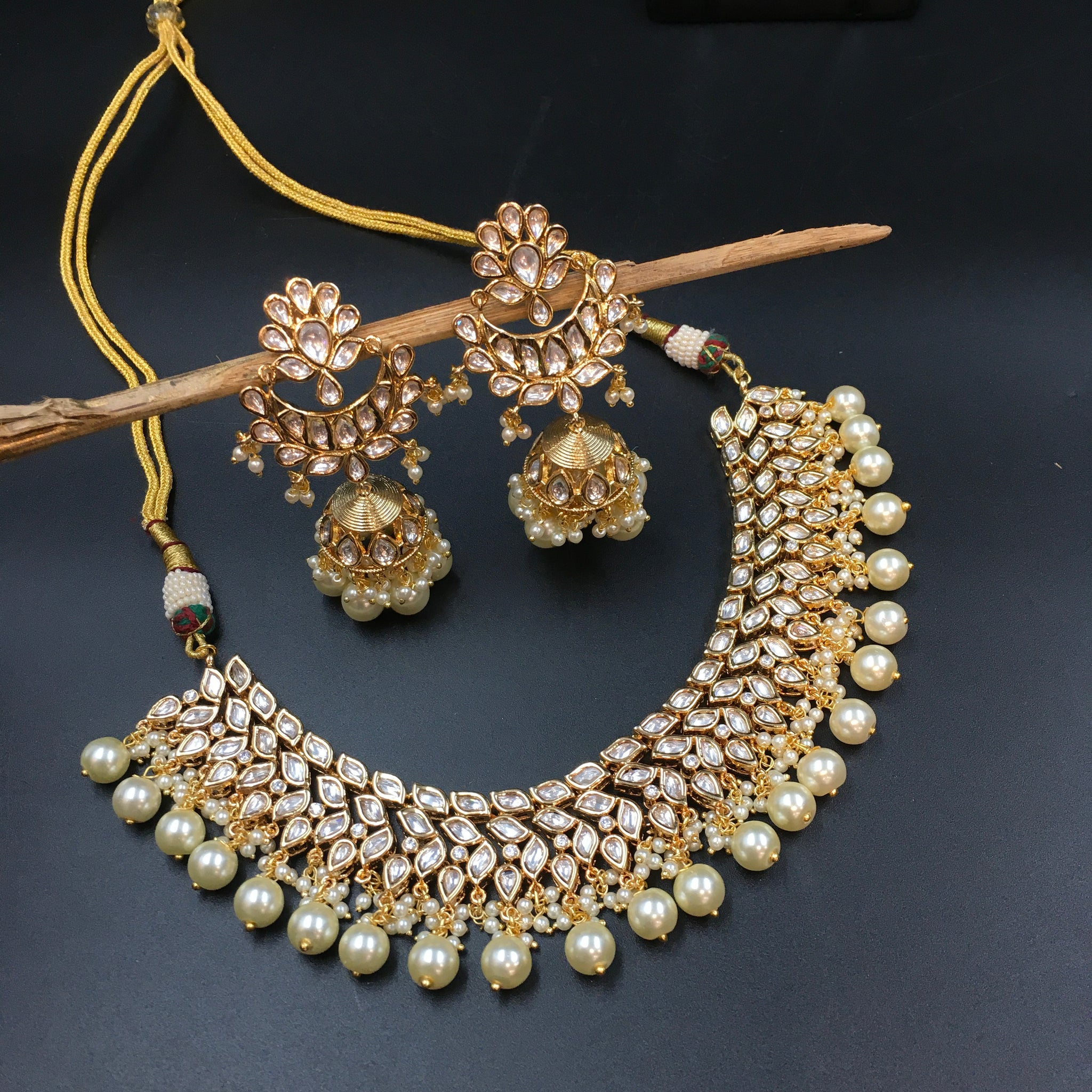 Round Neck Kundan Necklace Set 3712-28 - Dazzles Jewellery