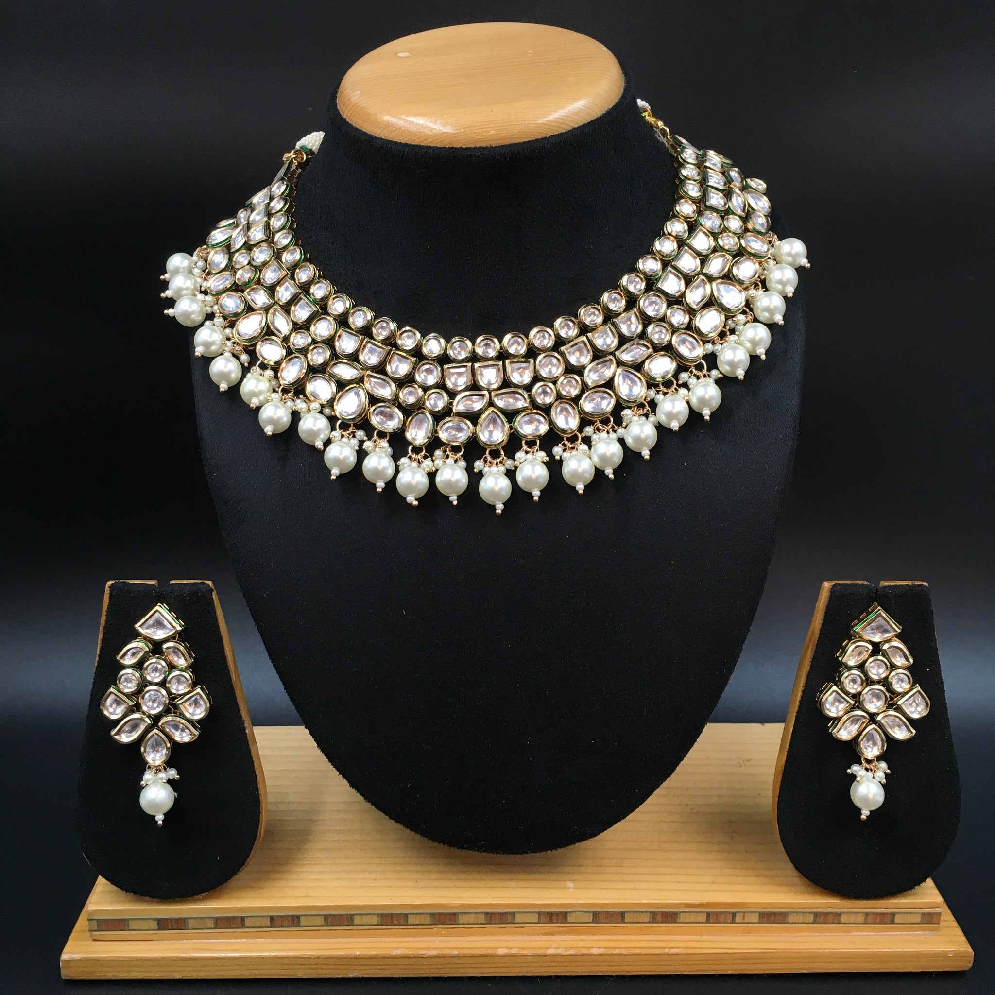 Round Neck Kundan Necklace Set 3706-28 - Dazzles Jewellery