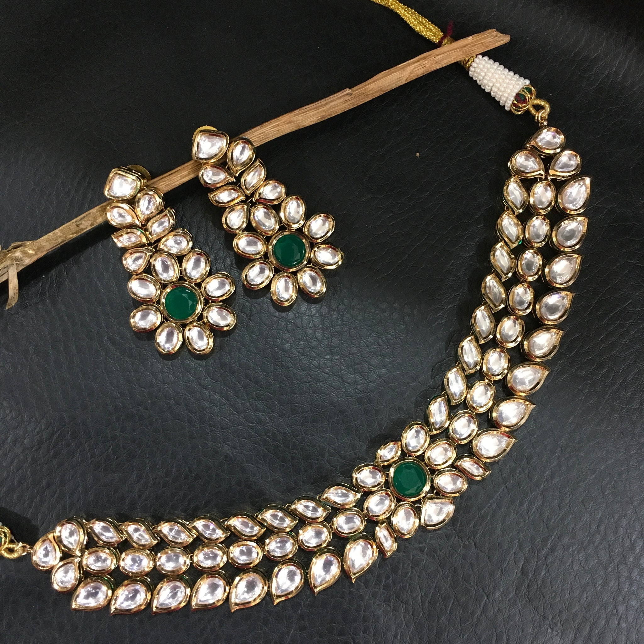 Round Neck Kundan Necklace 4266-68 - Dazzles Jewellery